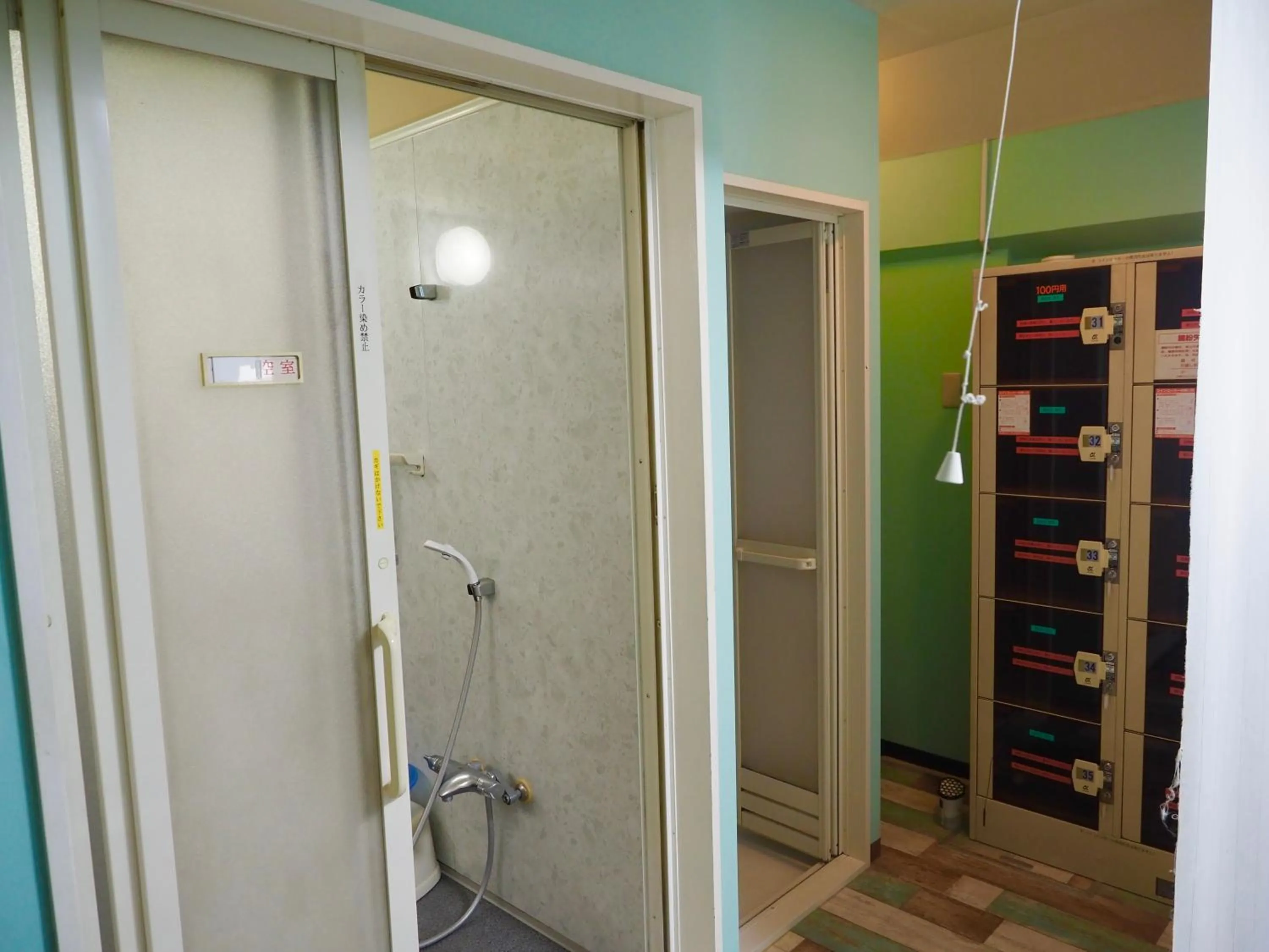 Capsule Hotel Block Room