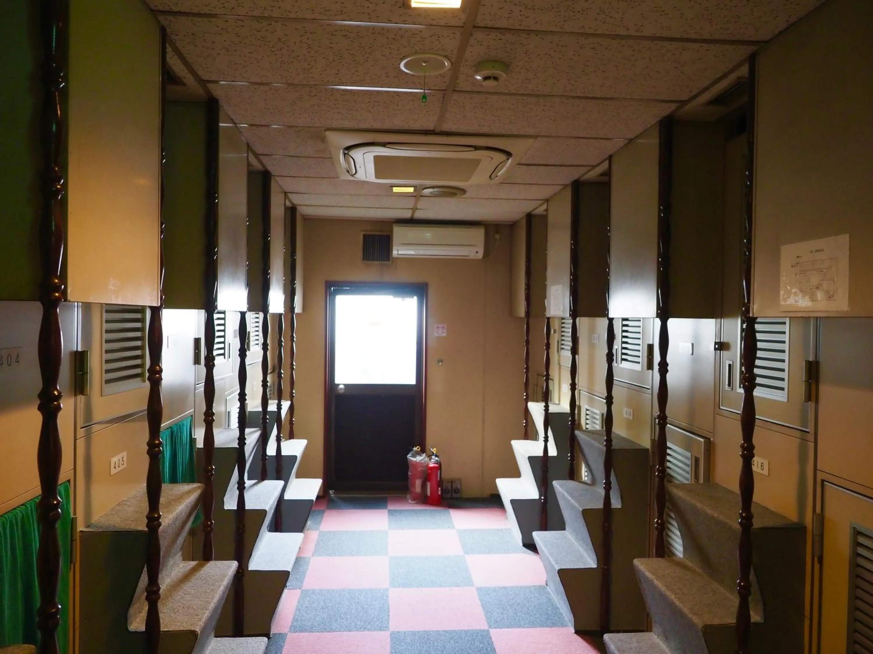 Capsule Hotel Block Room