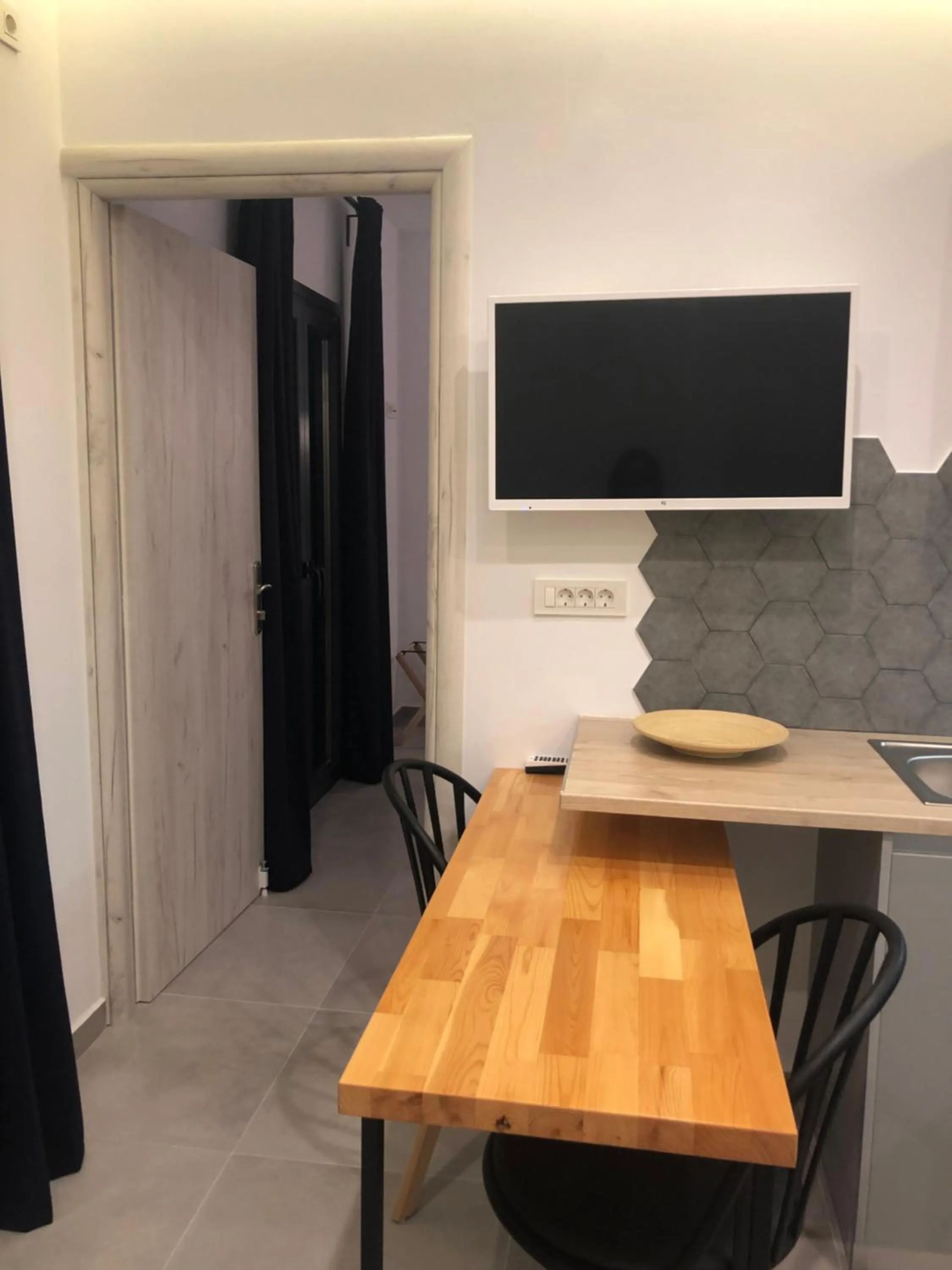 Communal lounge/ TV room in Dragonfly Villas