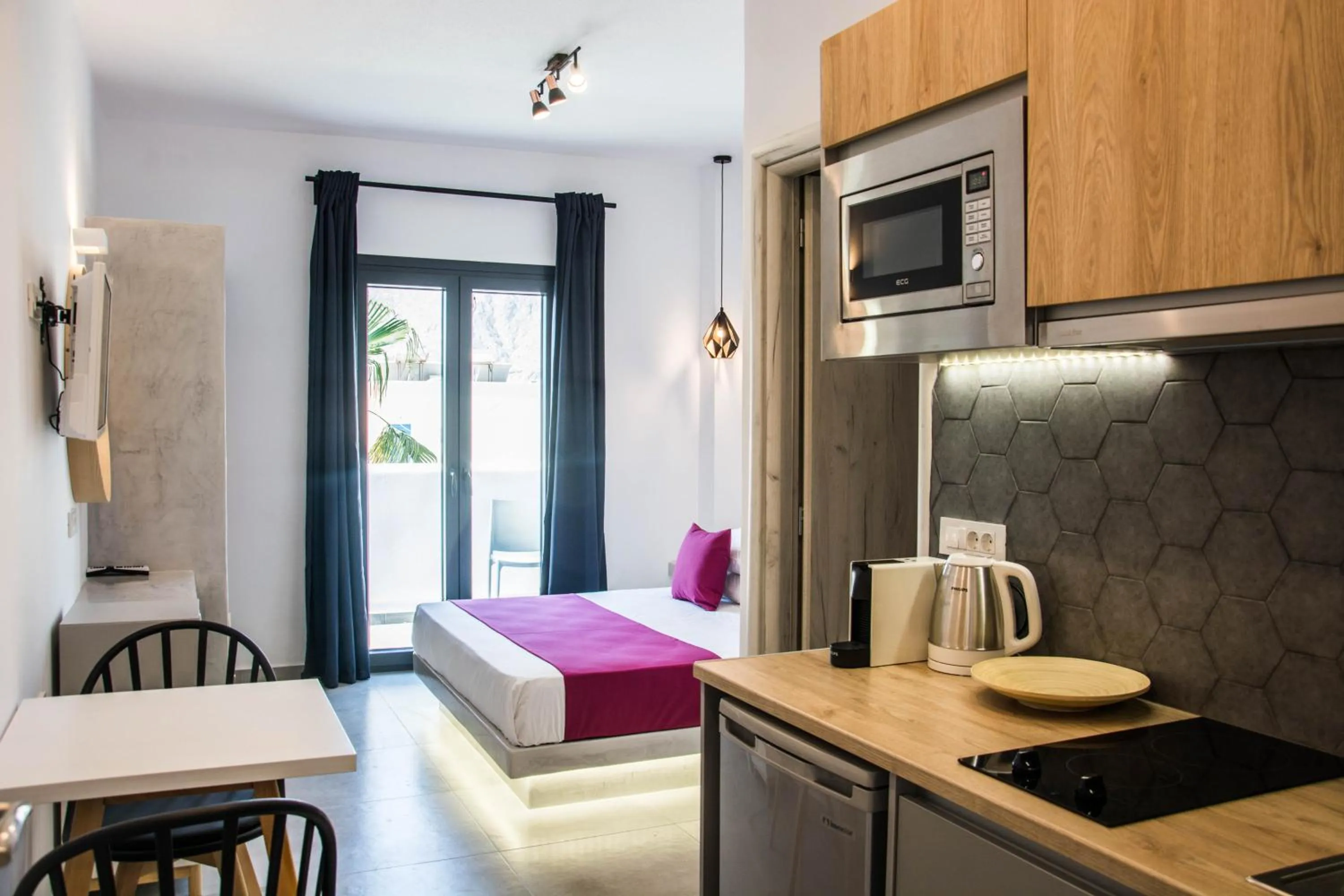 Coffee/tea facilities, Bed in Dragonfly Villas