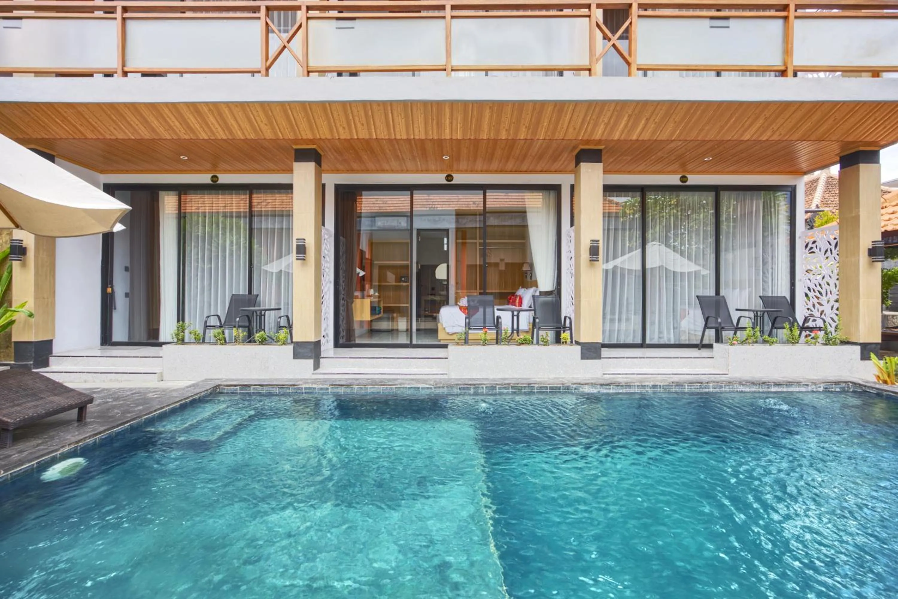 Swimming pool in JnJ Guest House