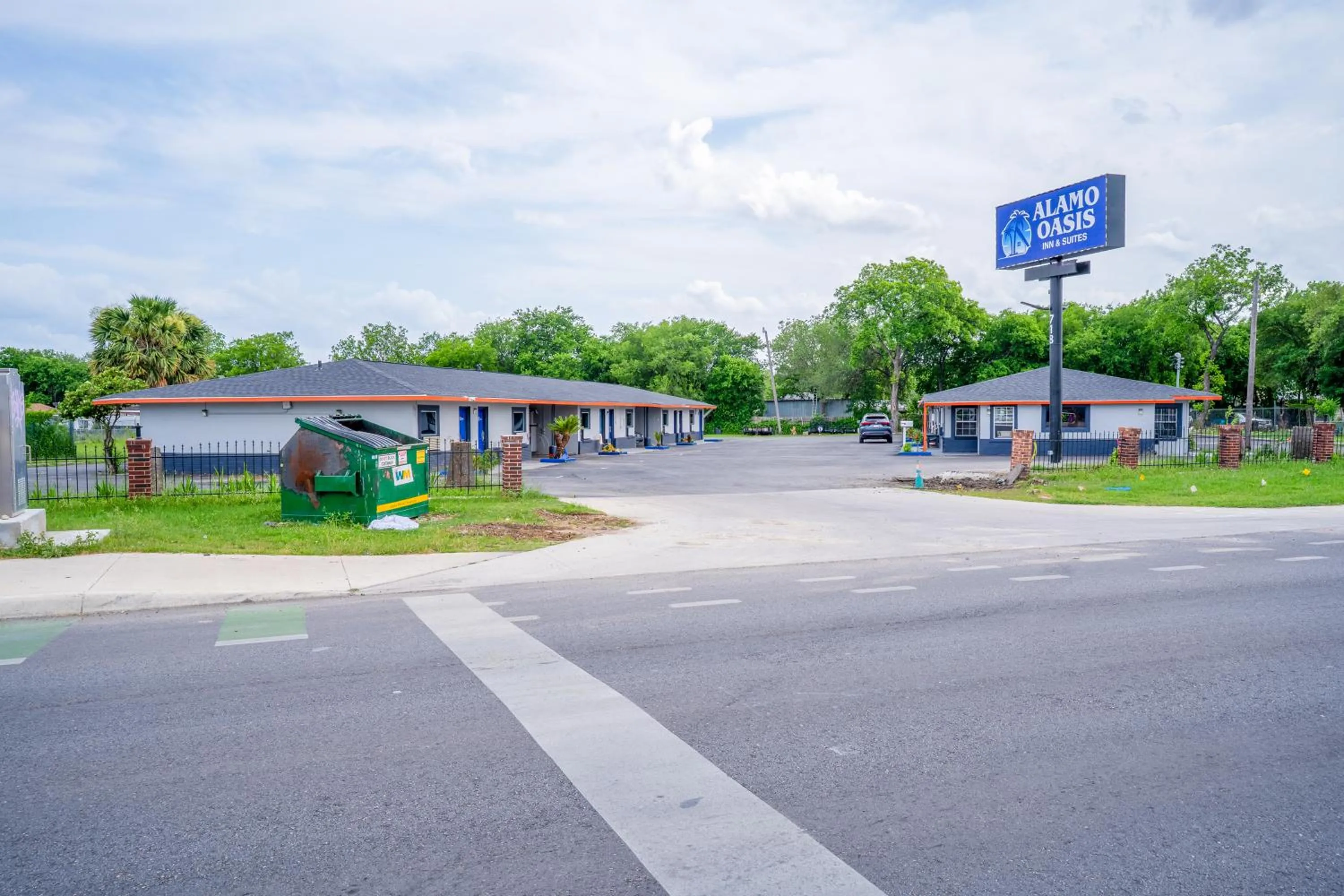 Property building in Alamo Oasis Inn and Suites By OYO San Antonio