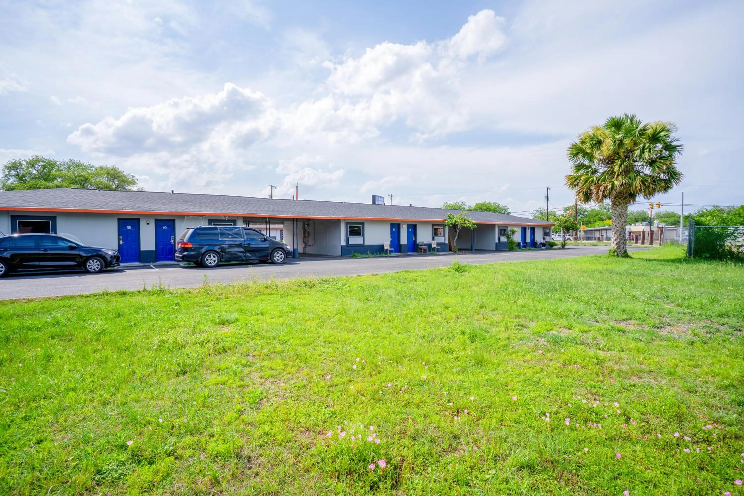 Parking in Alamo Oasis Inn and Suites By OYO San Antonio