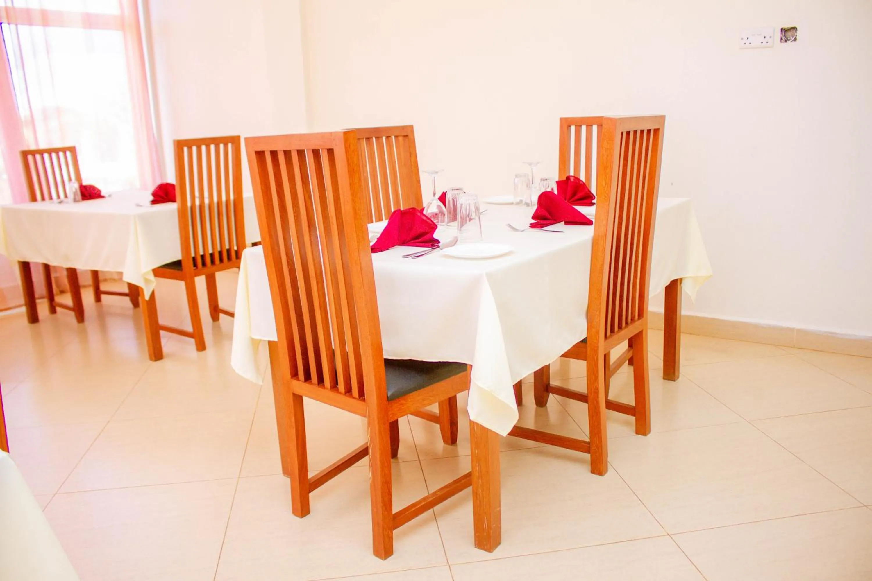 Restaurant/places to eat in Ambiere House