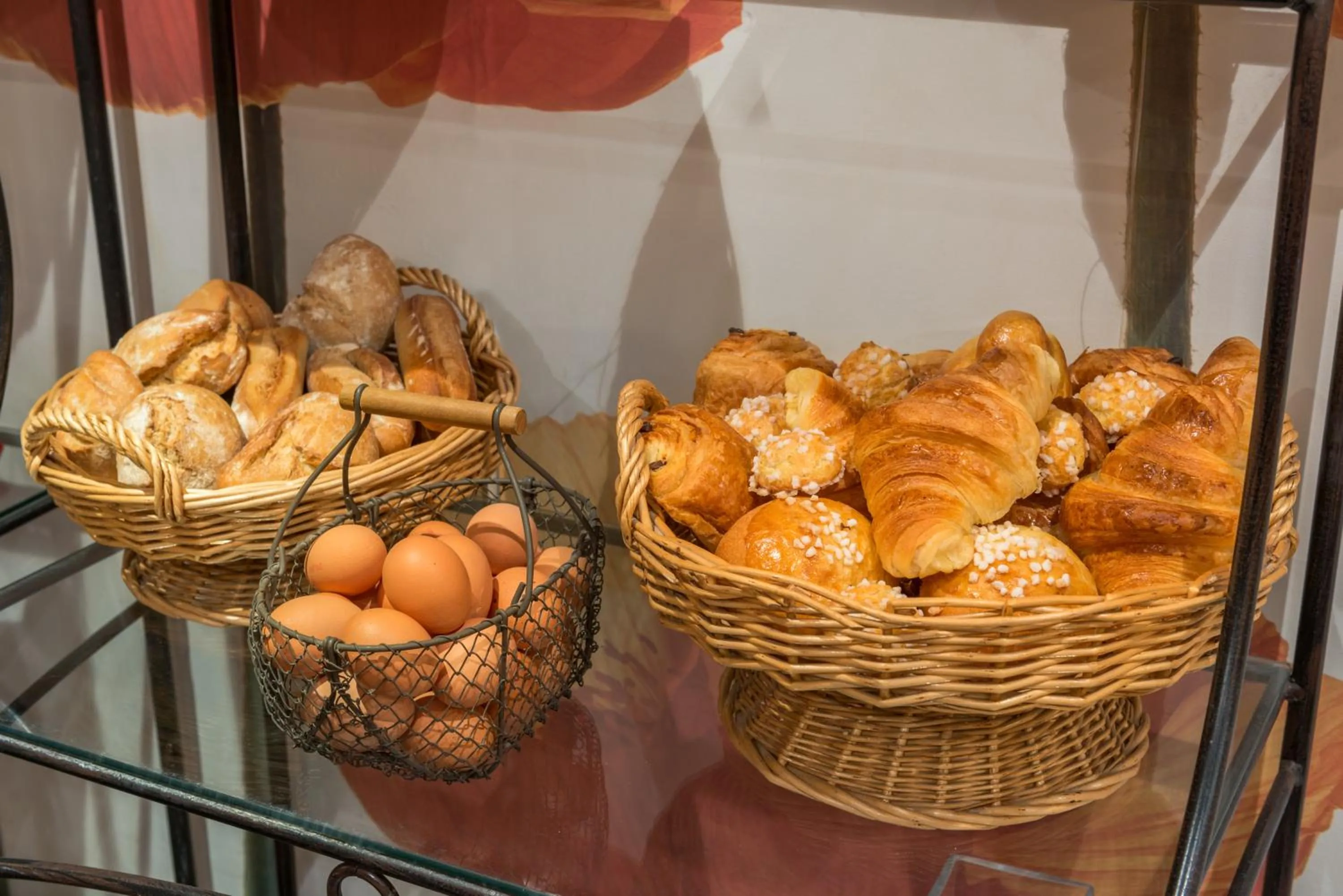 Buffet breakfast in Neuilly Park Hotel