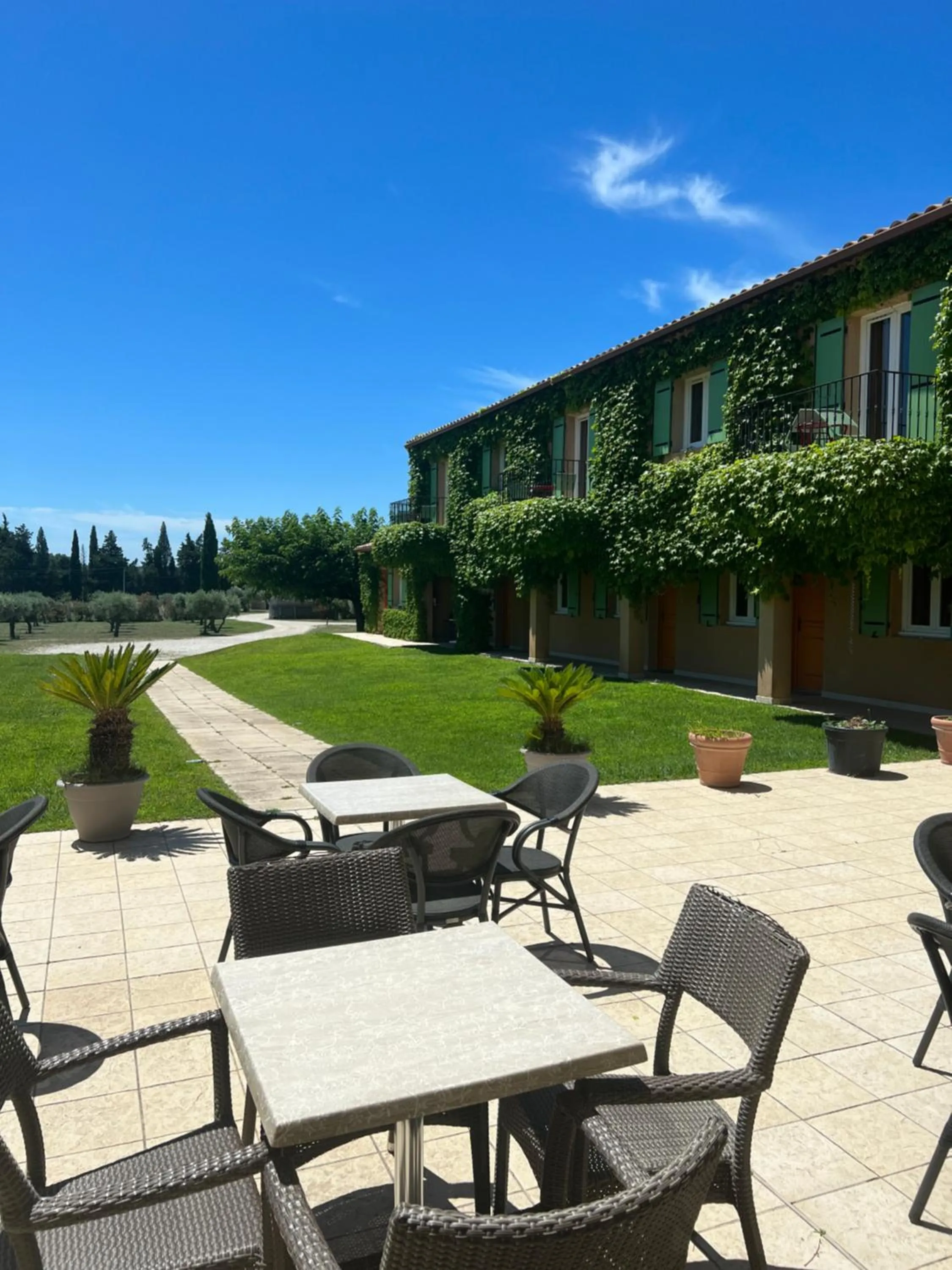 Patio in Hotel Terriciaë aux portes de Maussane les Alpilles