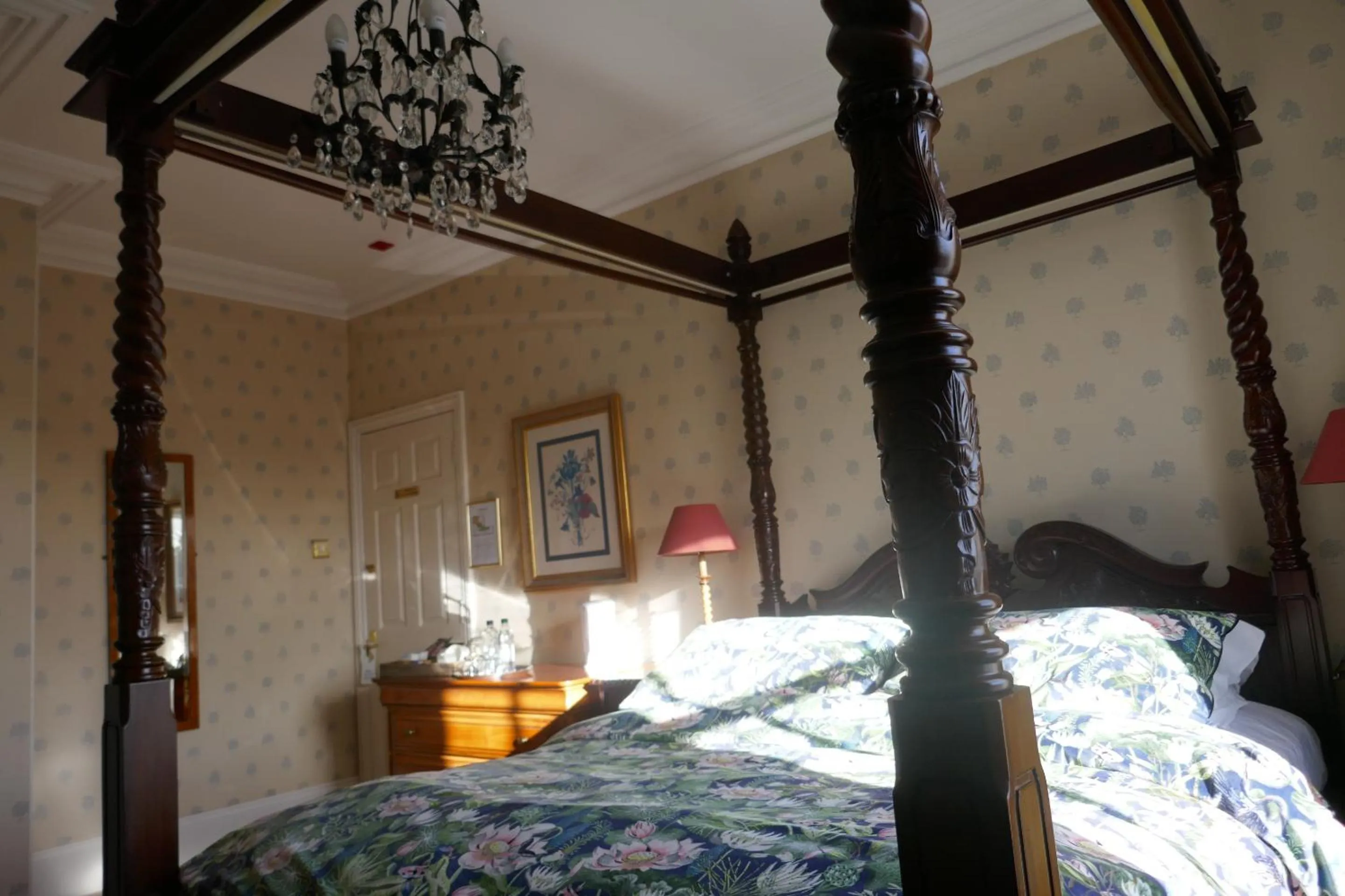 Bedroom, Bed in Kerrington House