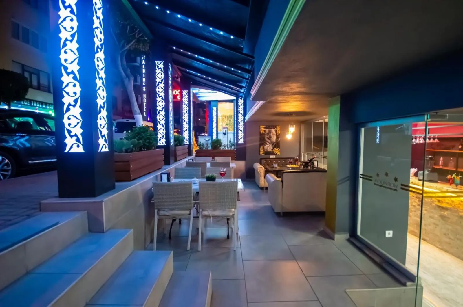 Restaurant/places to eat in MOONBOW BEACH HOTEL