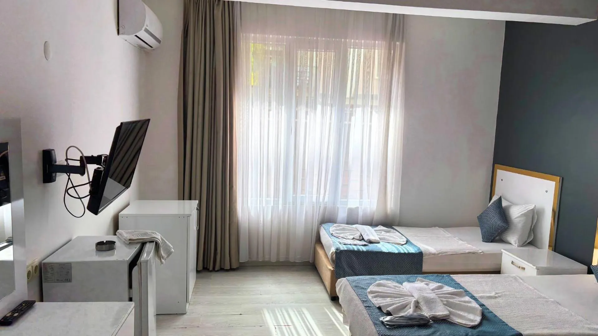 Bed in MOONBOW BEACH HOTEL