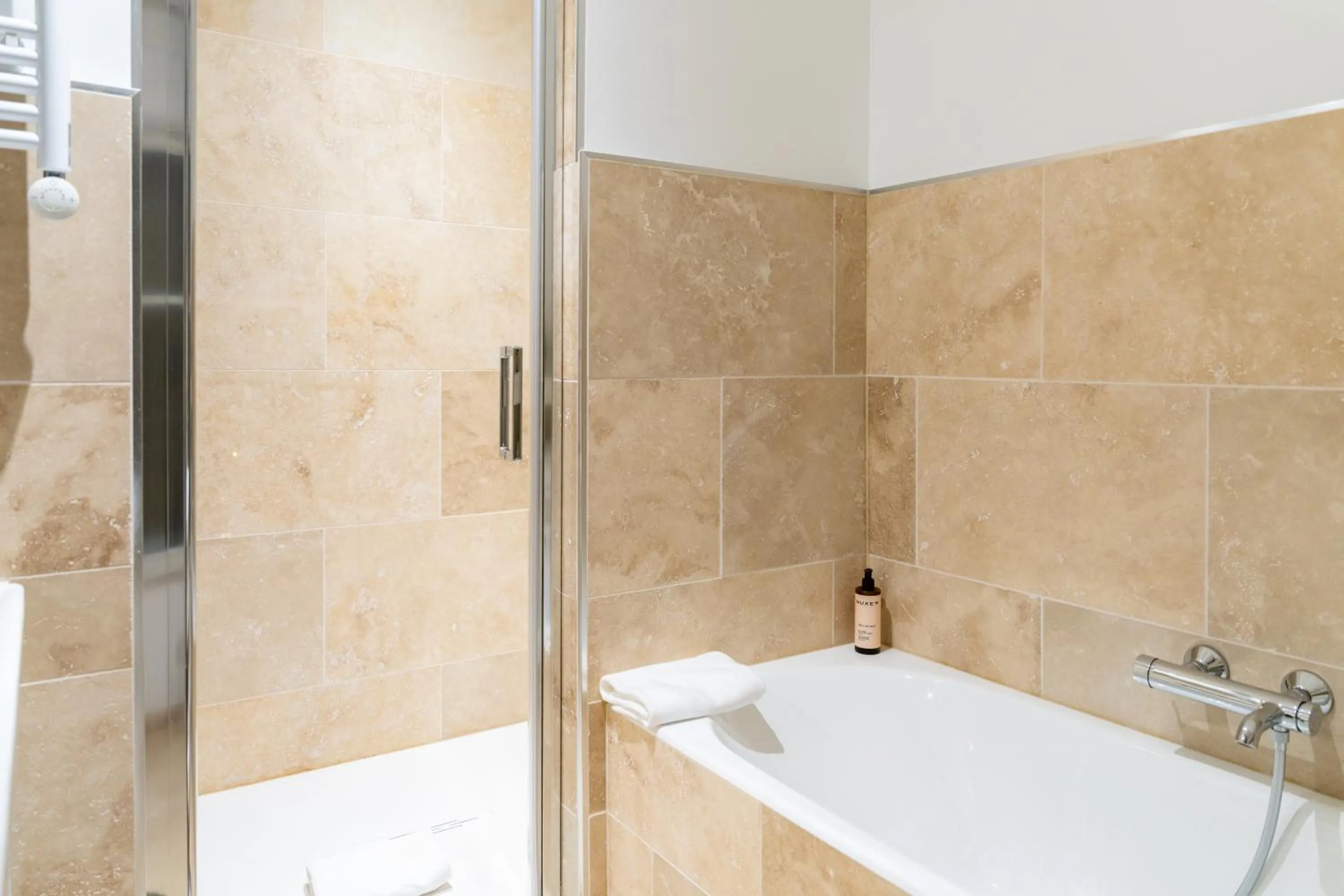 Bathroom in Hôtel de Banville