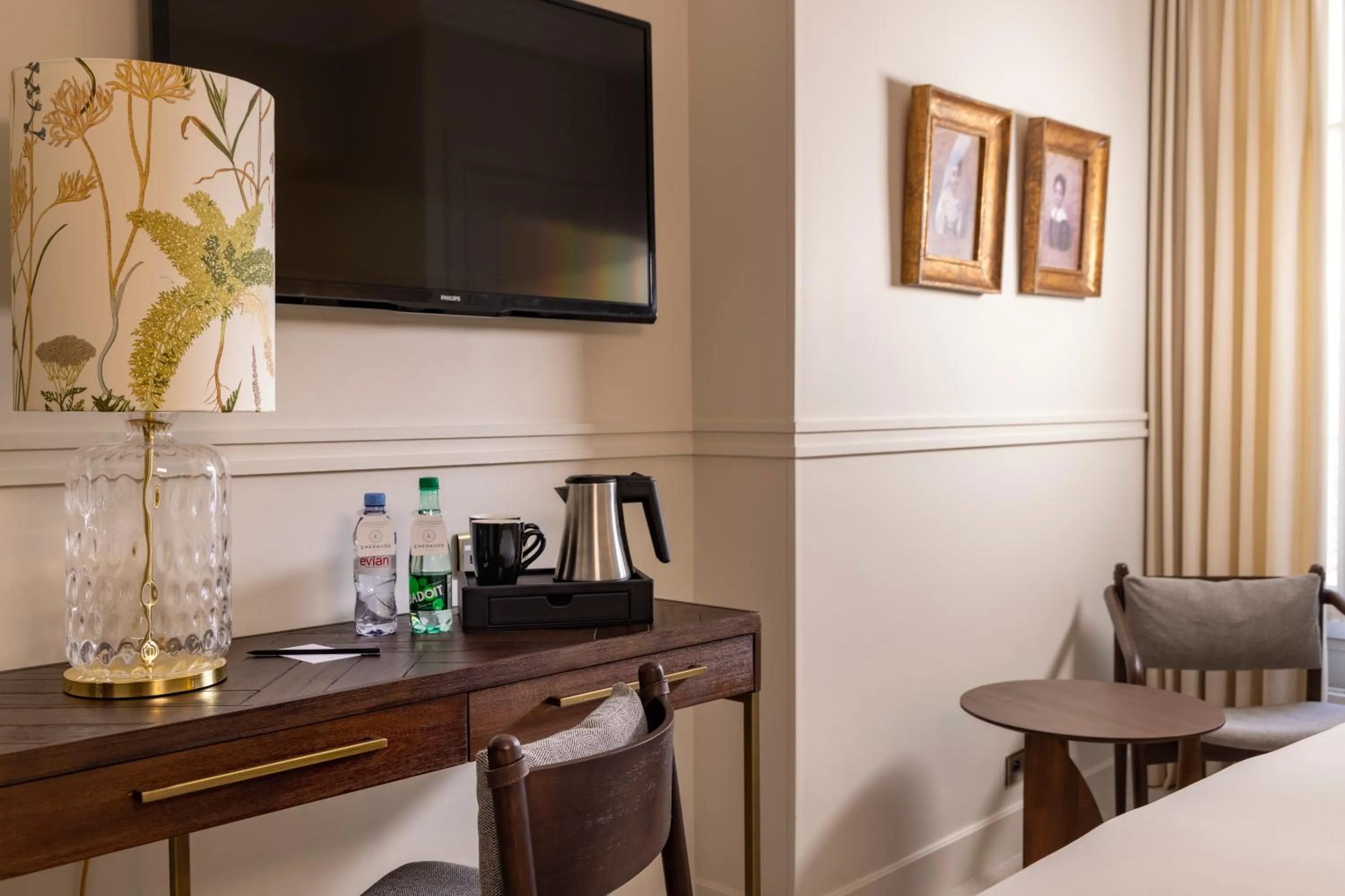 Bedroom, Bed in Hôtel de Banville