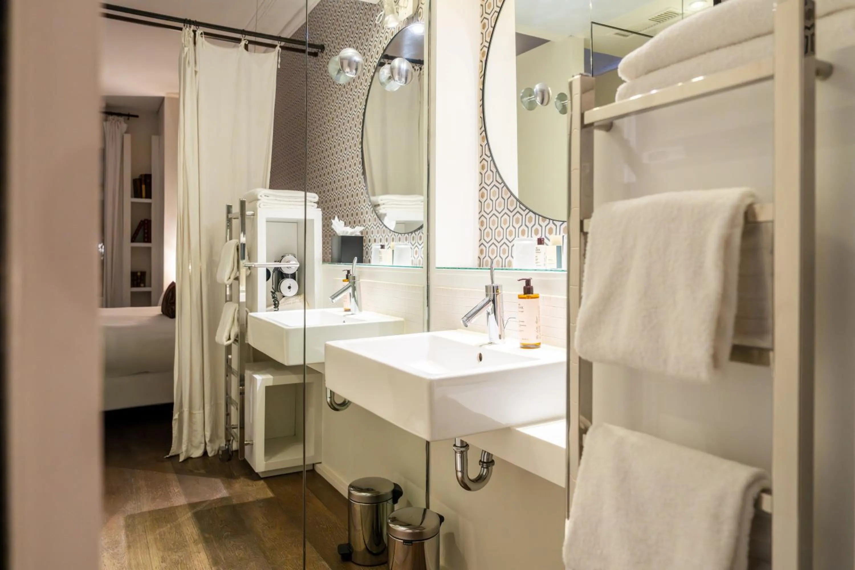 Bathroom in Hôtel de Banville