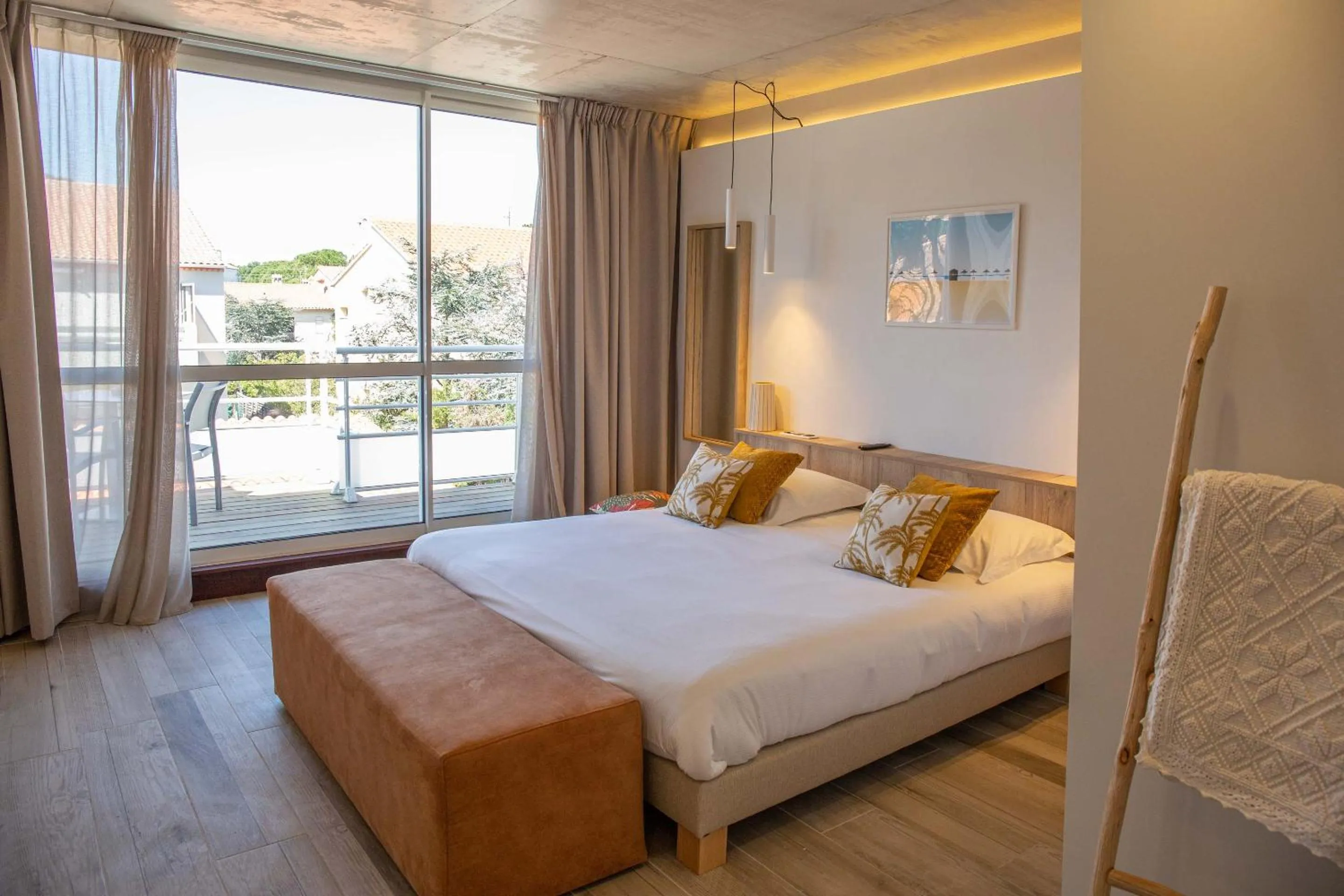 Patio, Bed in Grand Hôtel Du Lido