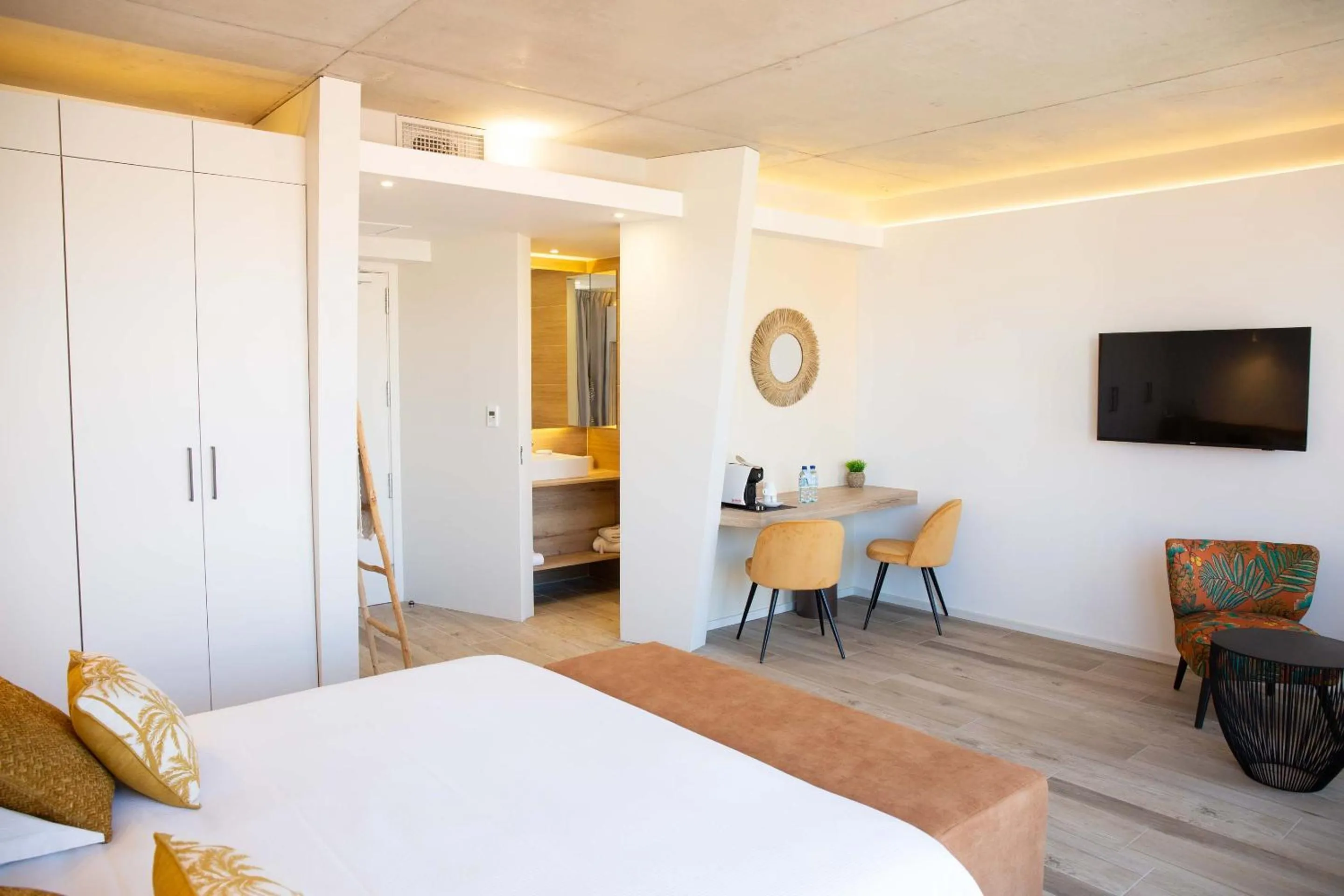 Bedroom, Bed in Grand Hôtel Du Lido