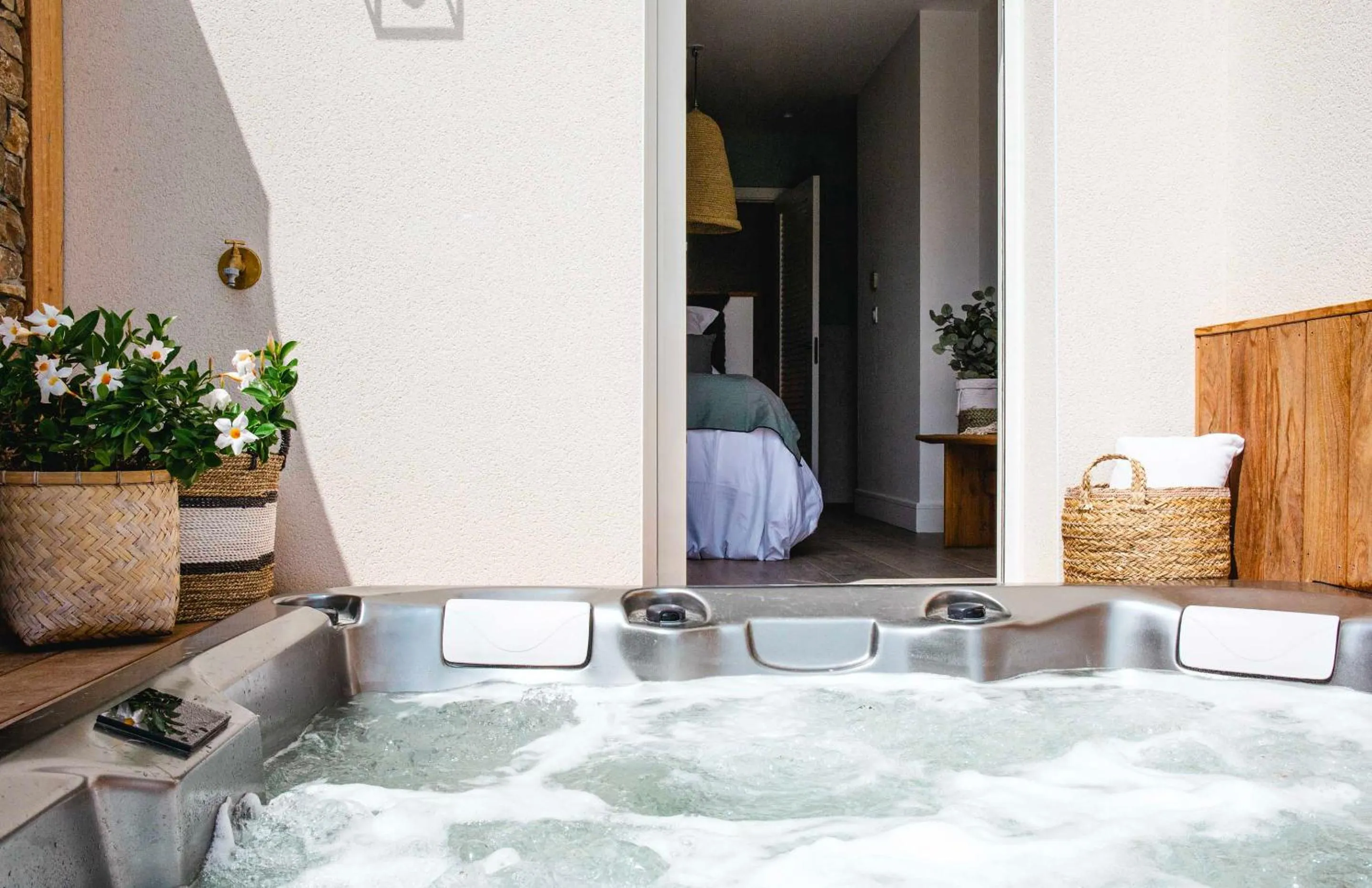 Hot Tub in Relais et Châteaux Thalasso & Spa Ile de la Lagune