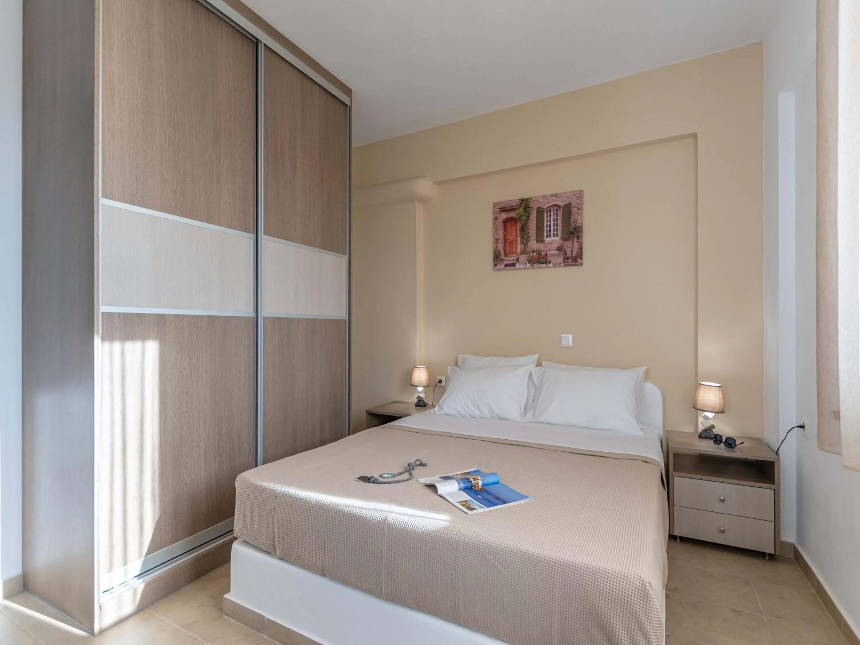 Shower, Bed in Evripus Suites