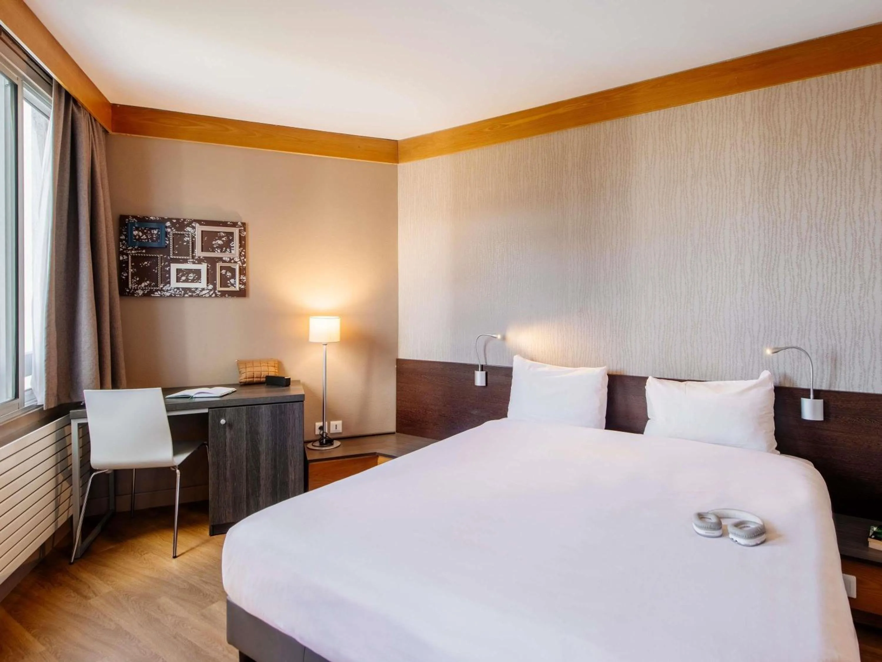 Bedroom, Bed in Aparthotel Adagio Paris XV