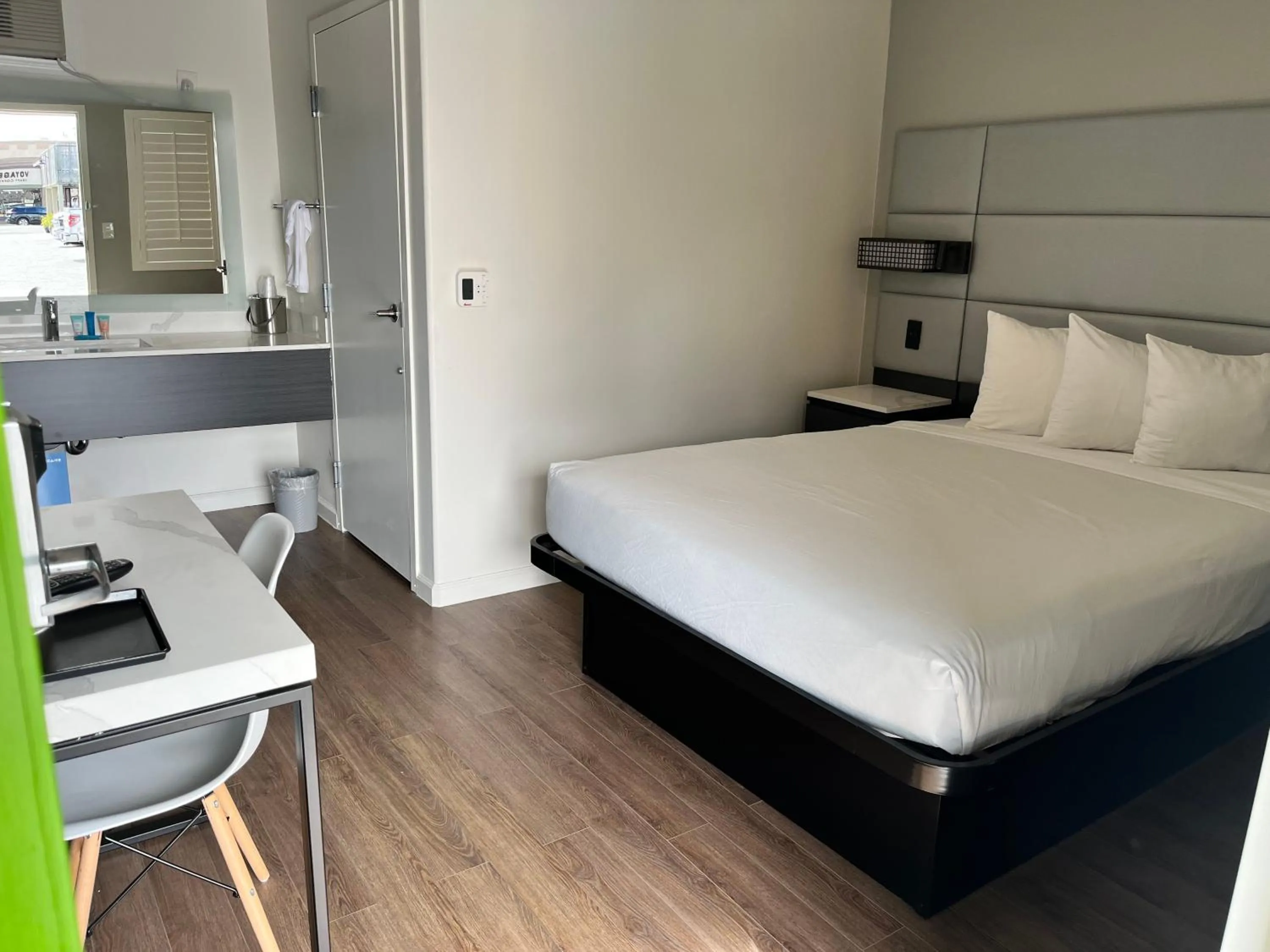 Bed in Signature Inn Santa Clara