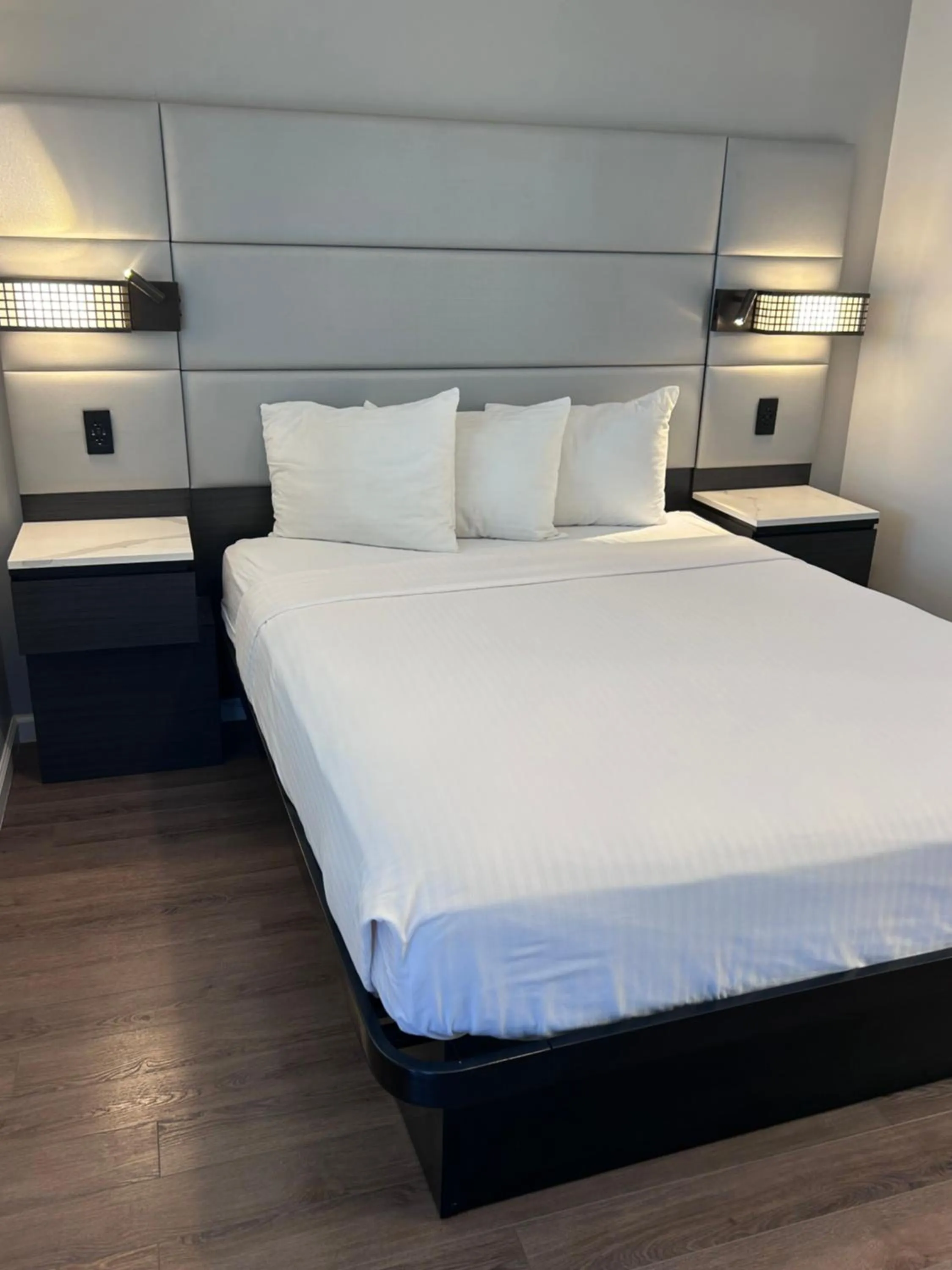 Bed in Signature Inn Santa Clara