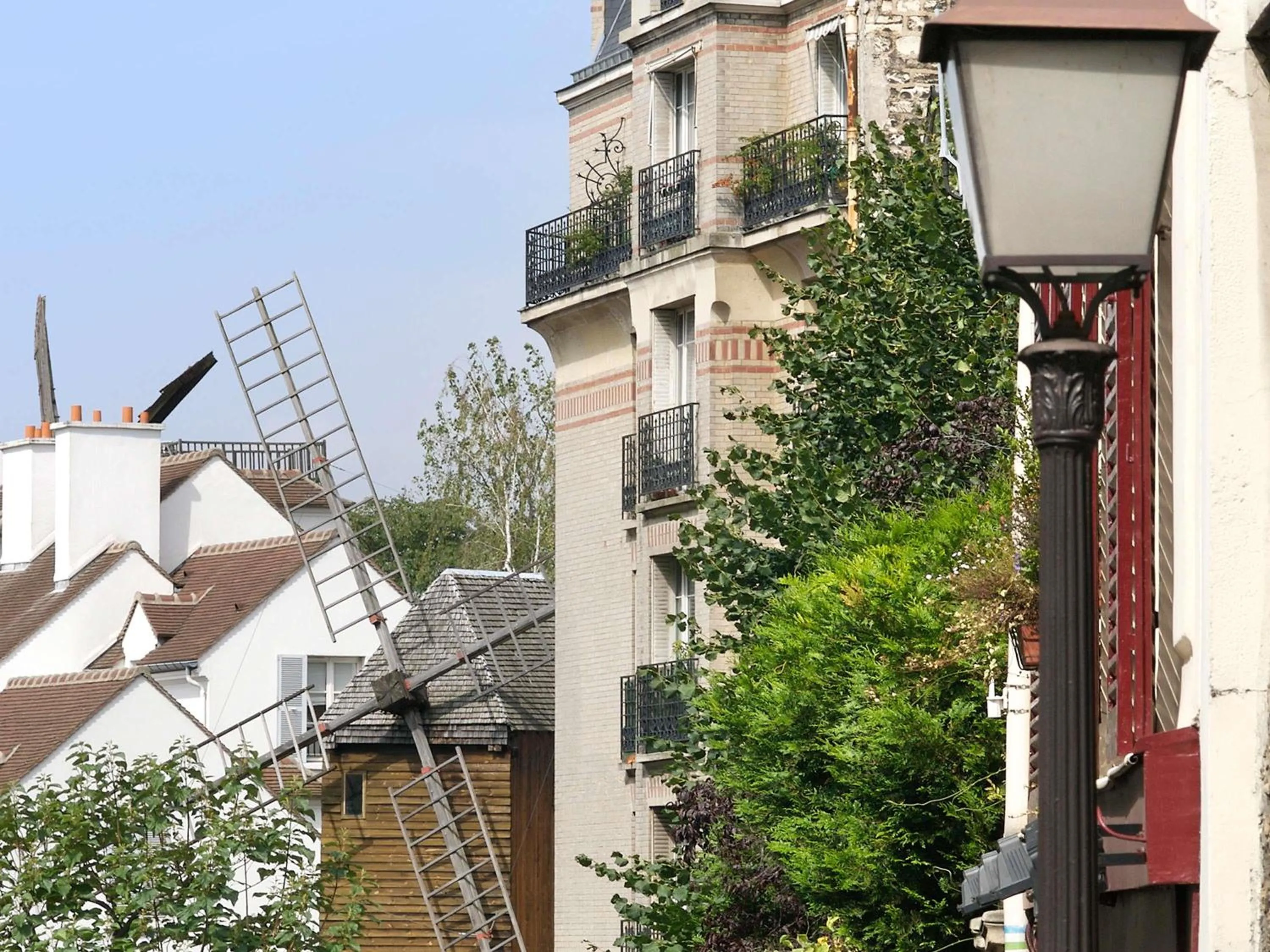 Property building in Aparthotel Adagio Paris Montmartre
