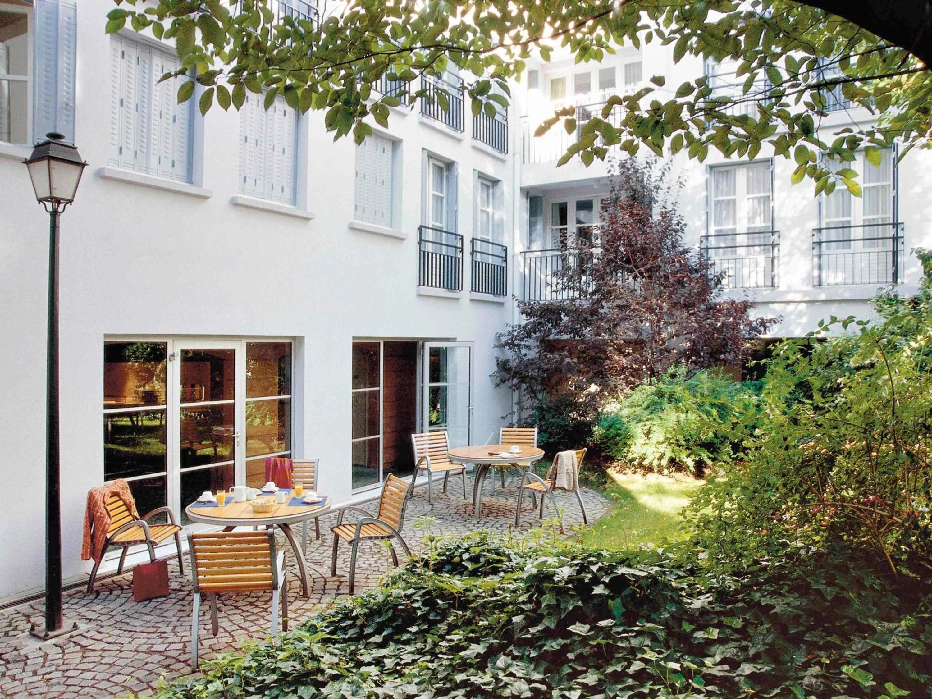 Property building in Aparthotel Adagio Paris Montmartre