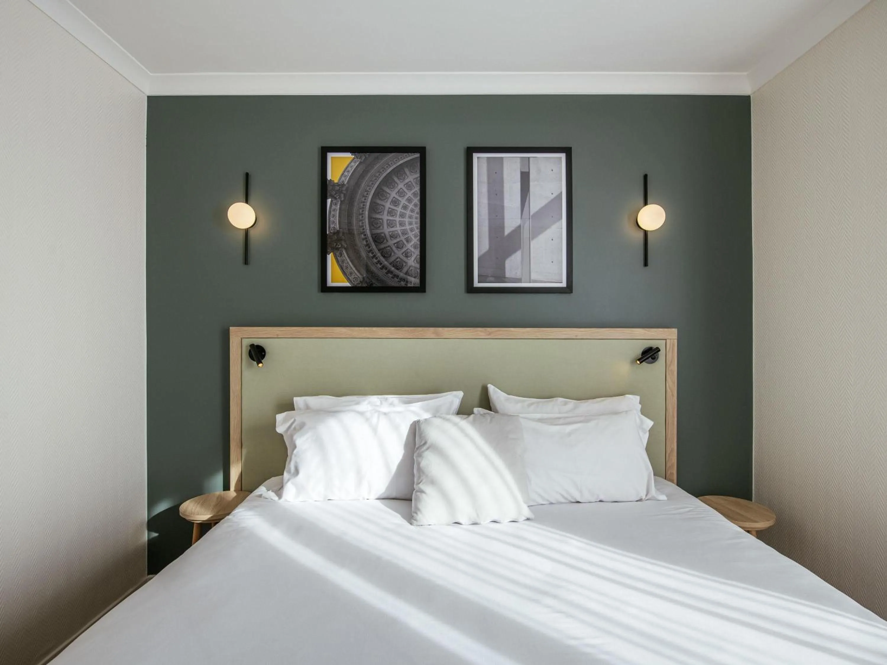 Bedroom, Bed in Aparthotel Adagio Paris Buttes Chaumont