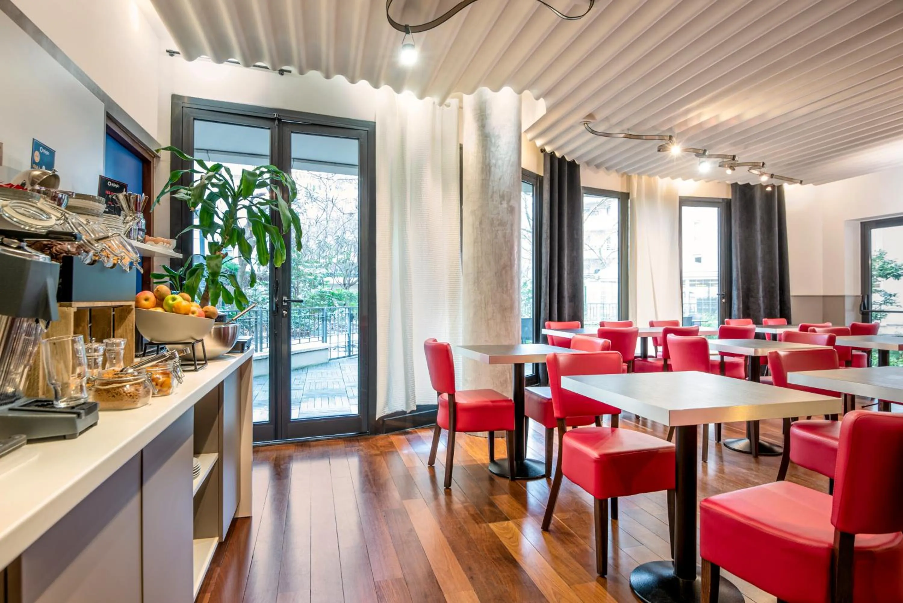 Breakfast in Aparthotel Adagio La Défense Kléber