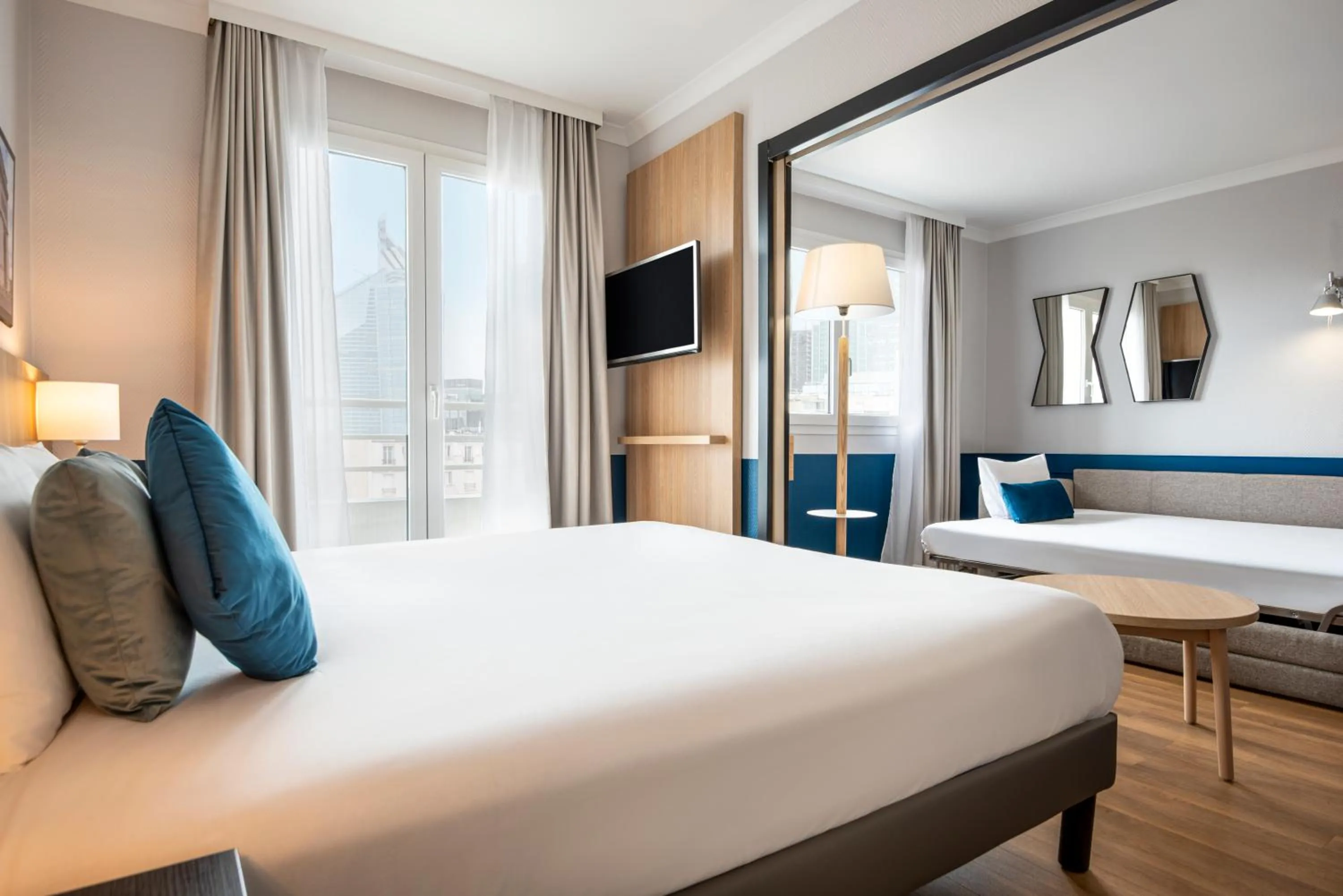 Bedroom, Bed in Aparthotel Adagio La Défense Kléber