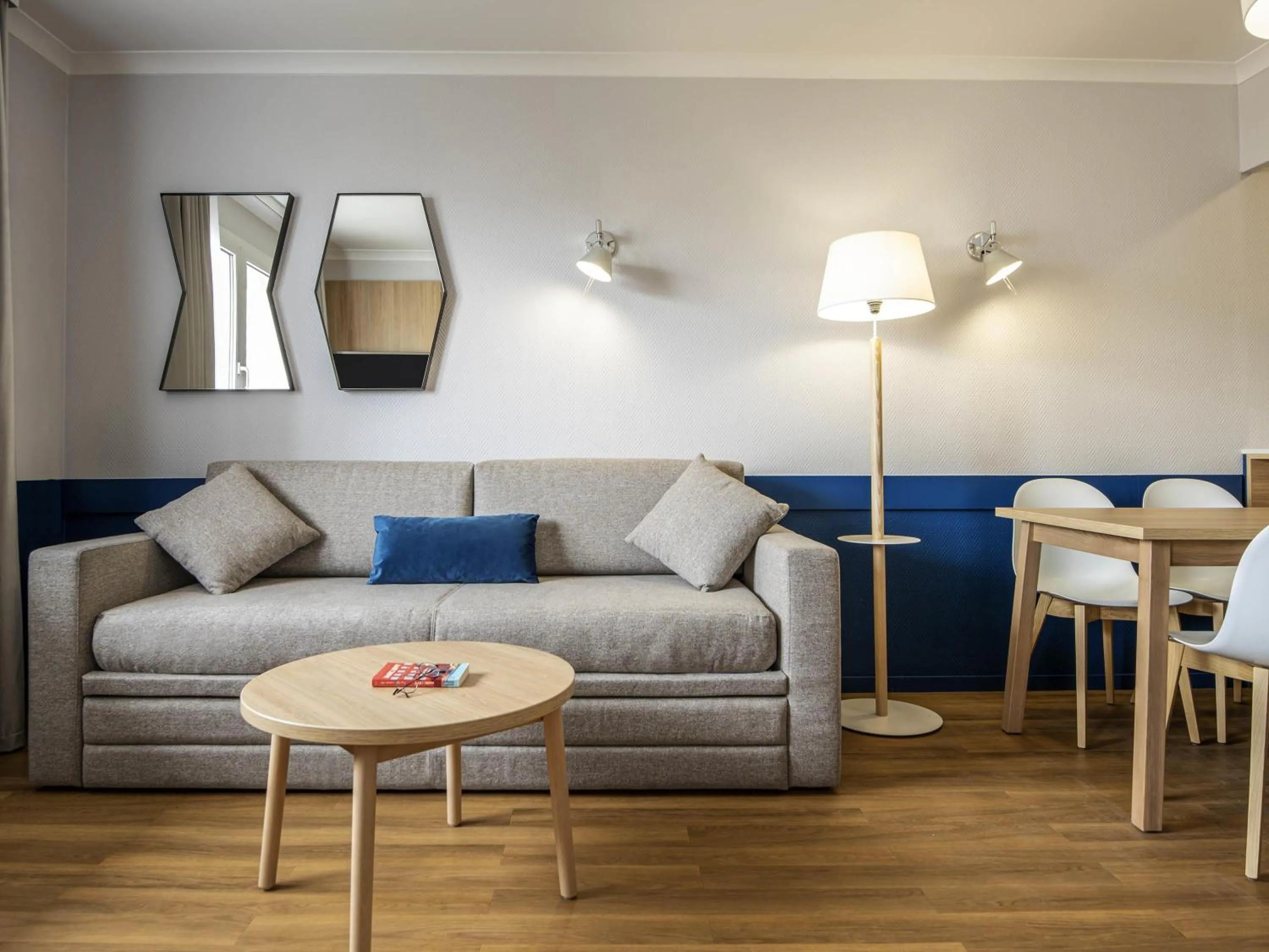 Bedroom in Aparthotel Adagio La Défense Kléber