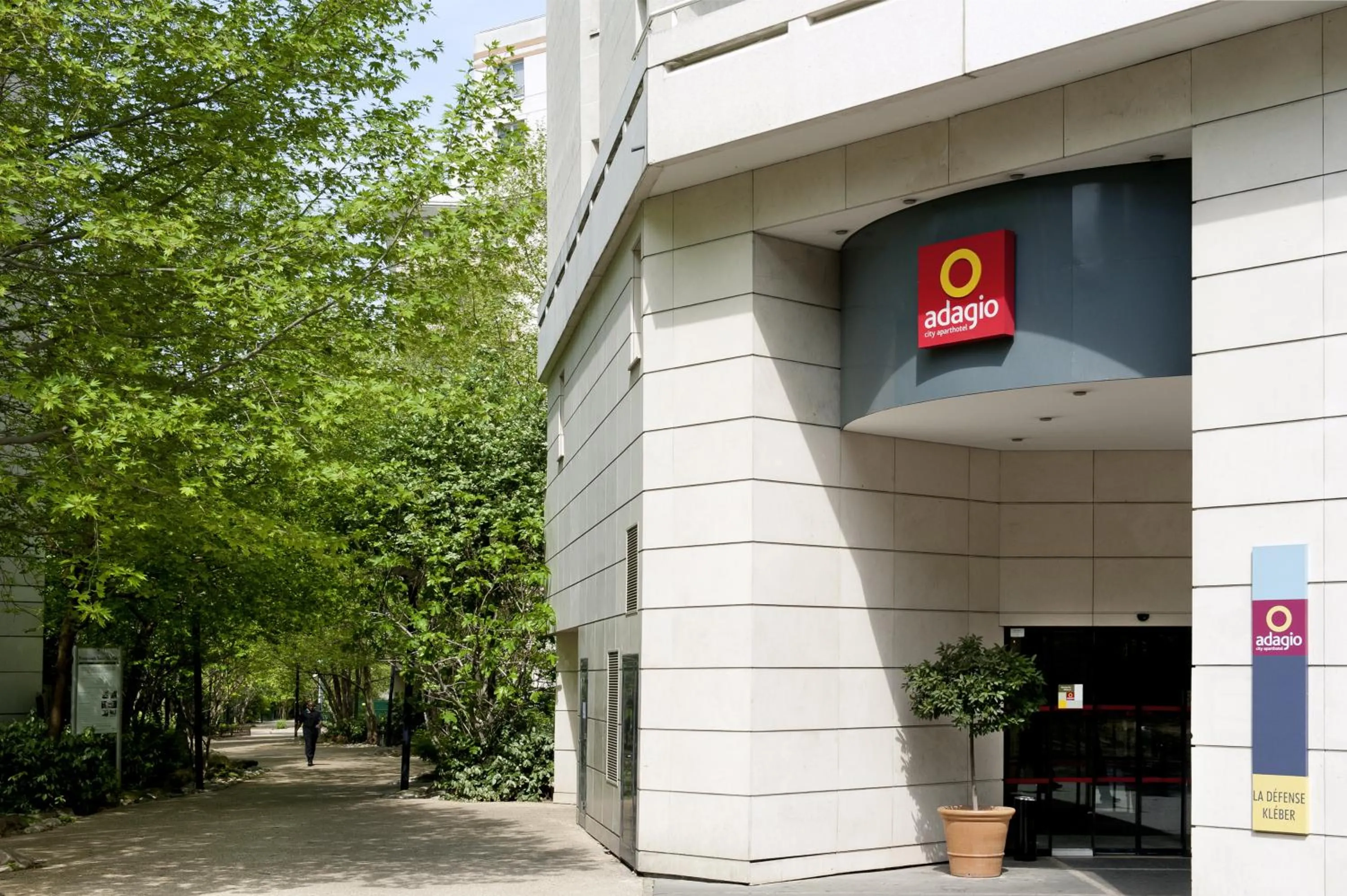 Facade/entrance in Aparthotel Adagio La Défense Kléber