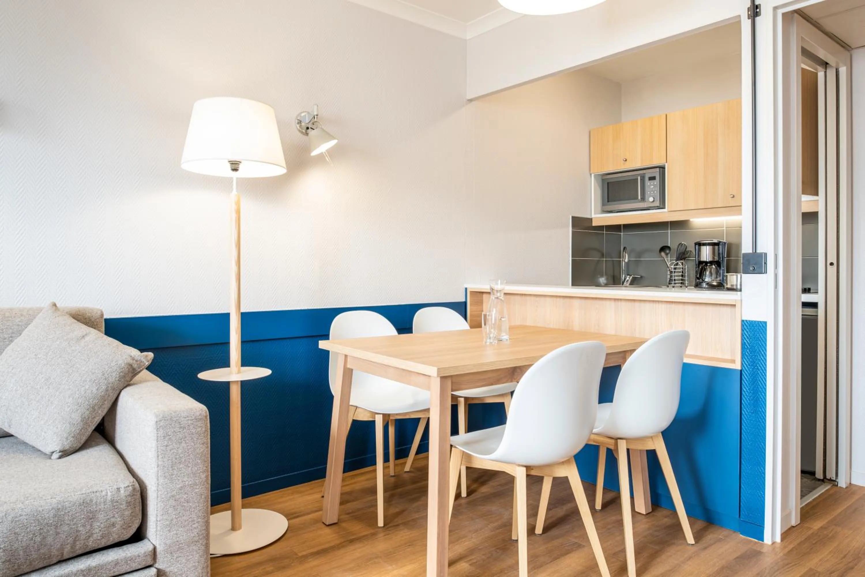 Dining area in Aparthotel Adagio La Défense Kléber