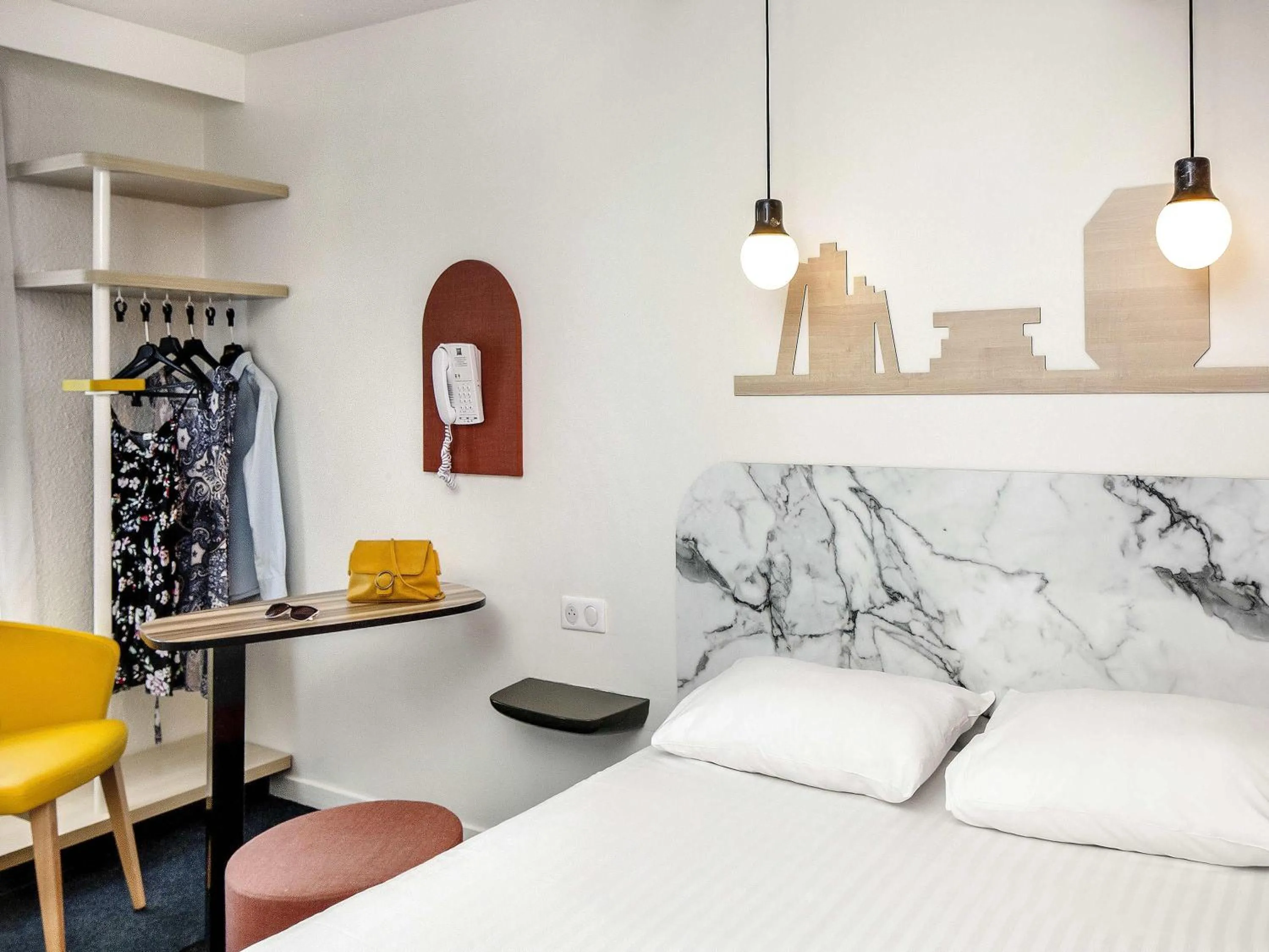 Bedroom, Bed in Hôtel ibis Styles Vichy Centre