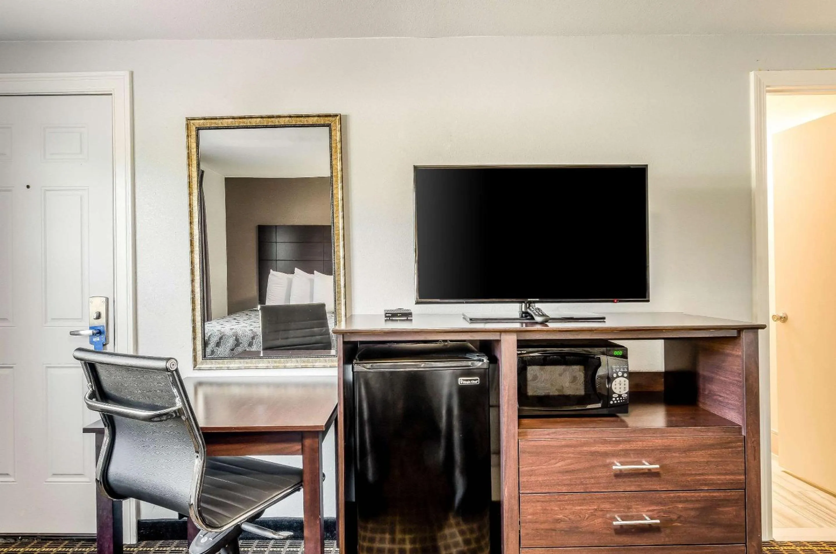 Photo of the whole room in Rodeway Inn Middleboro-Plymouth