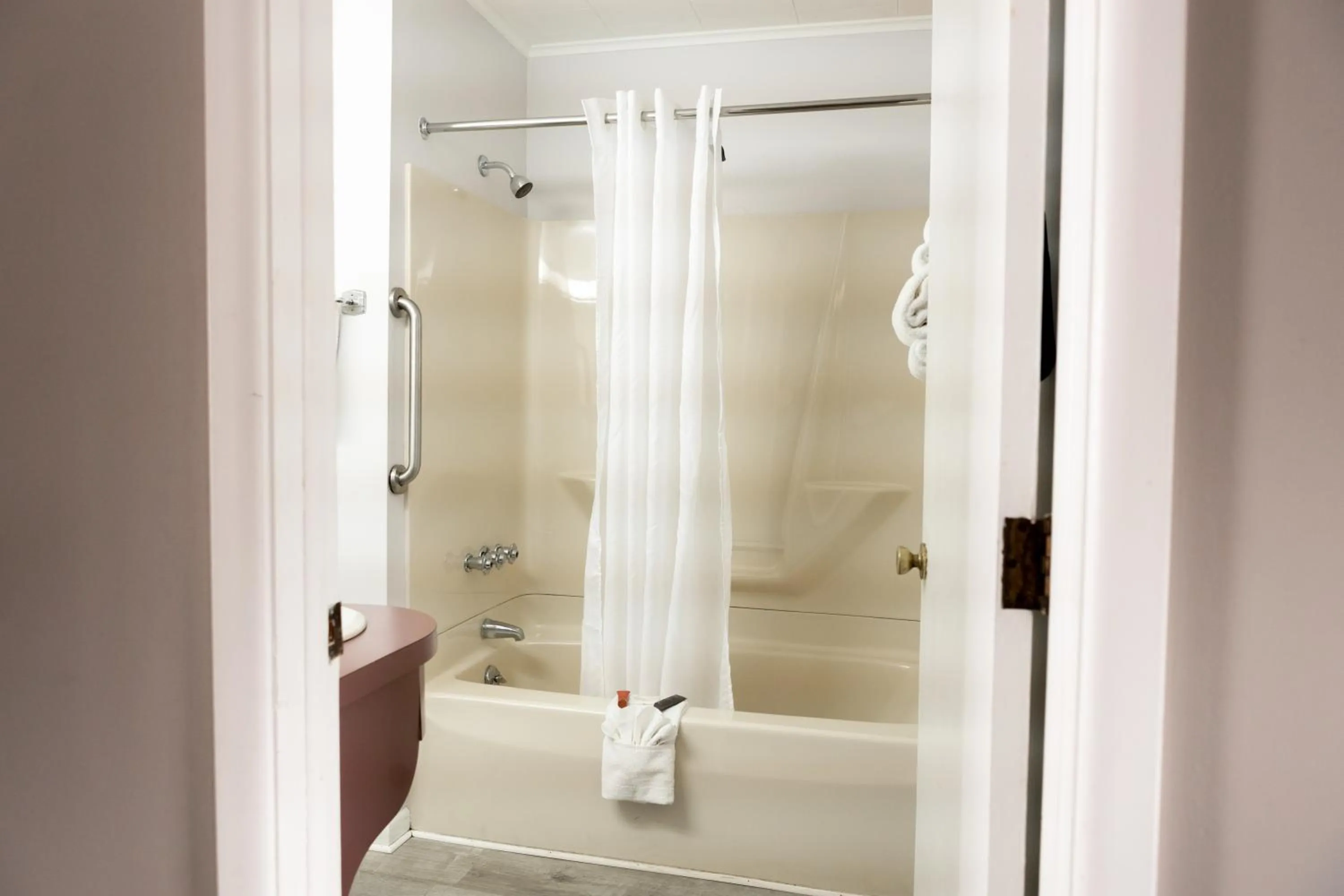 Shower in Admiral Motel