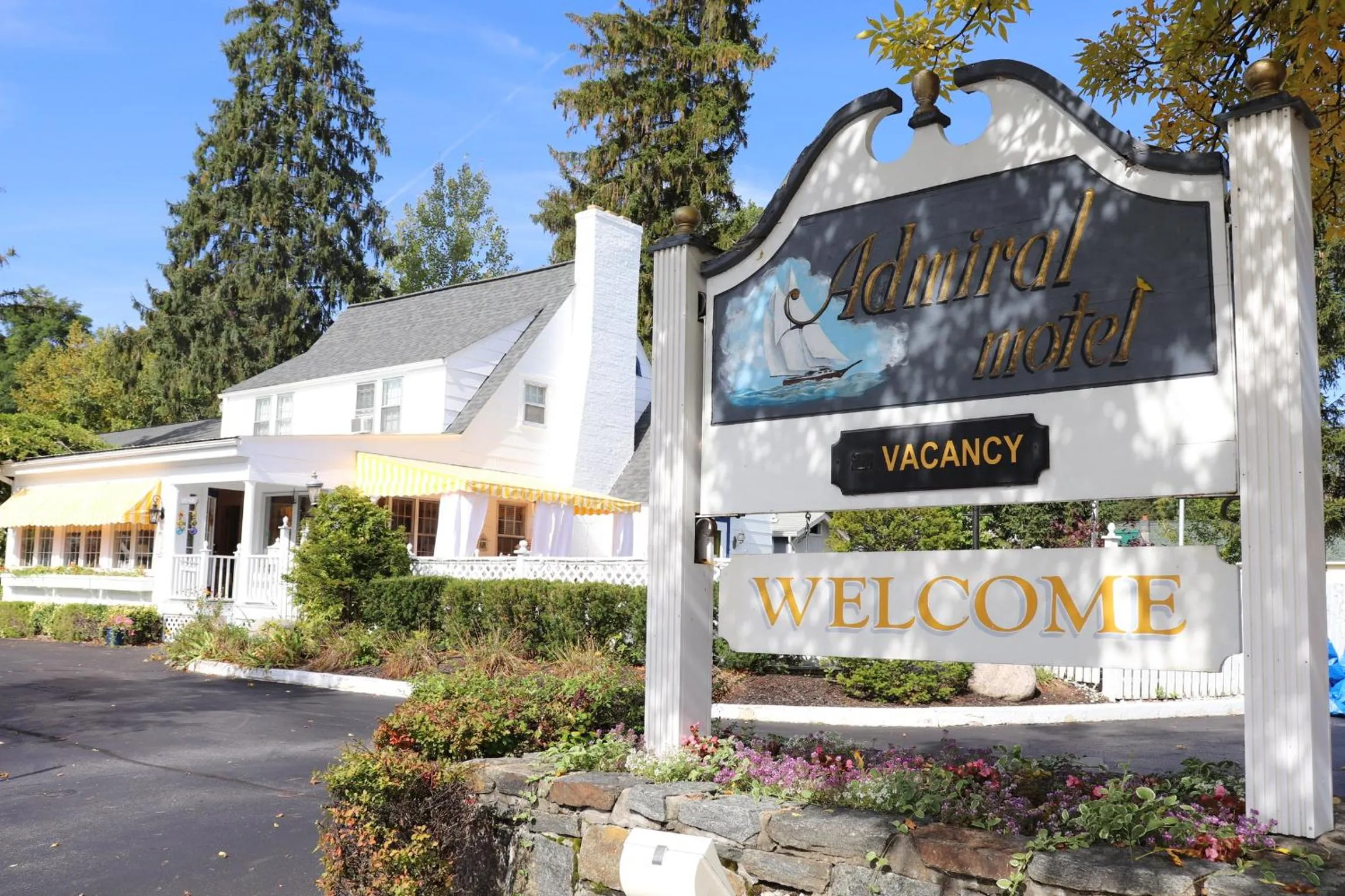 Property building in Admiral Motel