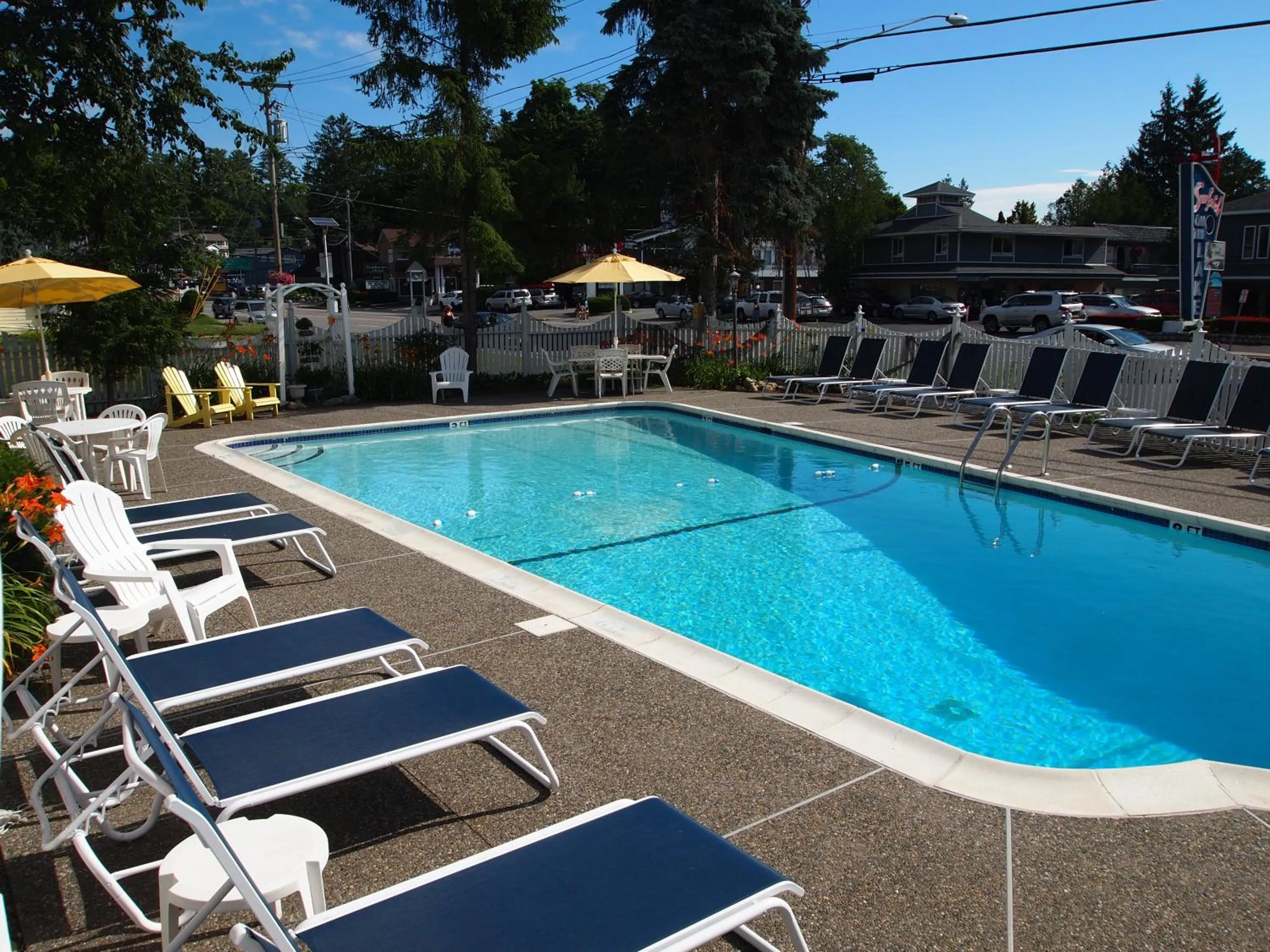 Swimming pool in Admiral Motel