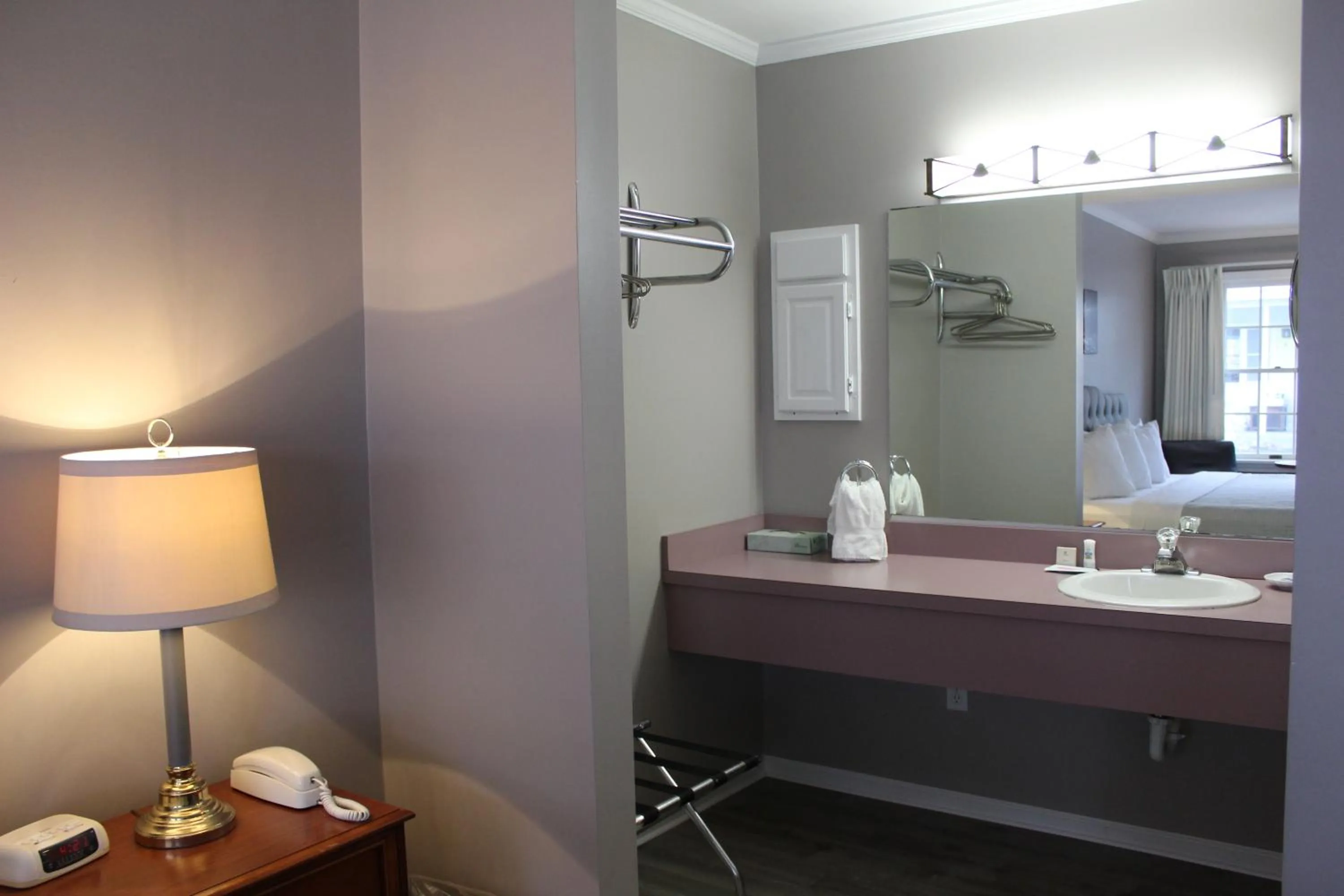 Bathroom in Admiral Motel