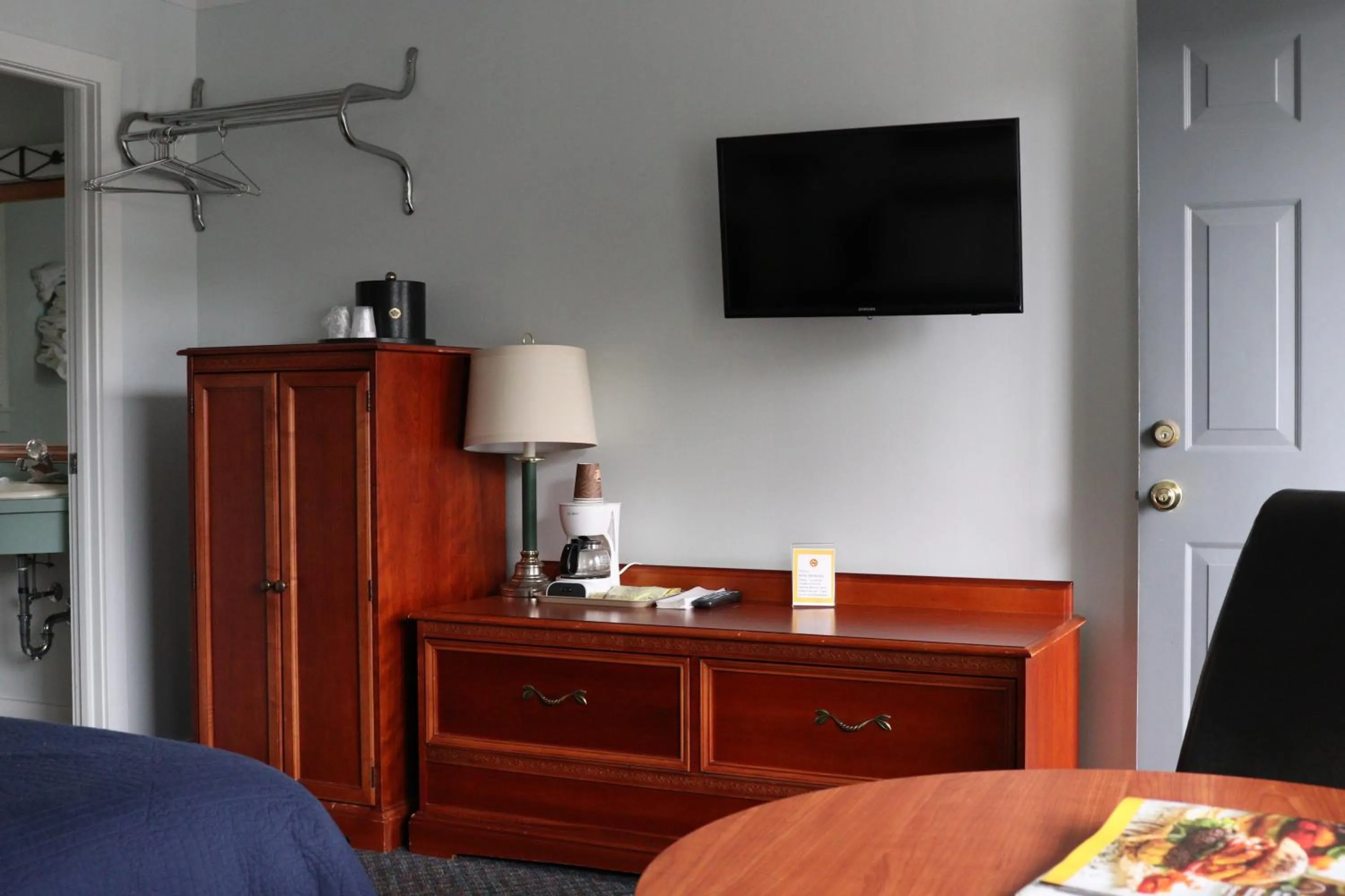 Bed in Admiral Motel