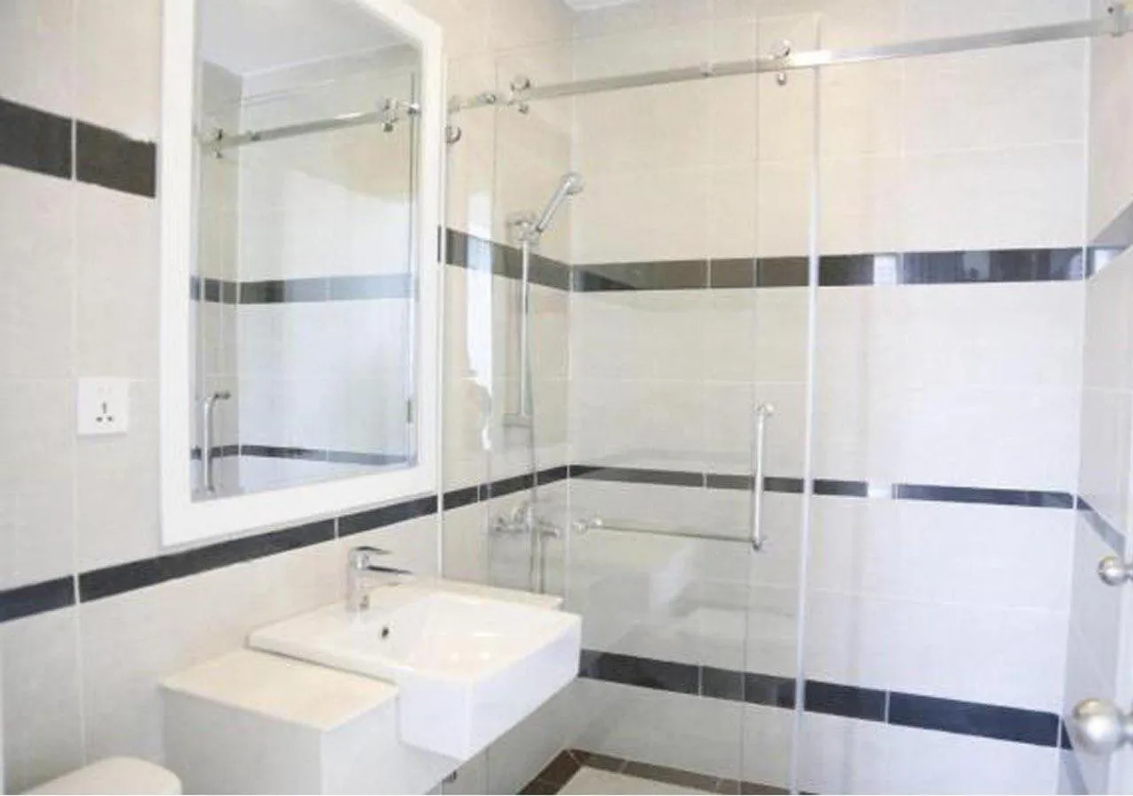 Shower in MekongView 3 CondoTel
