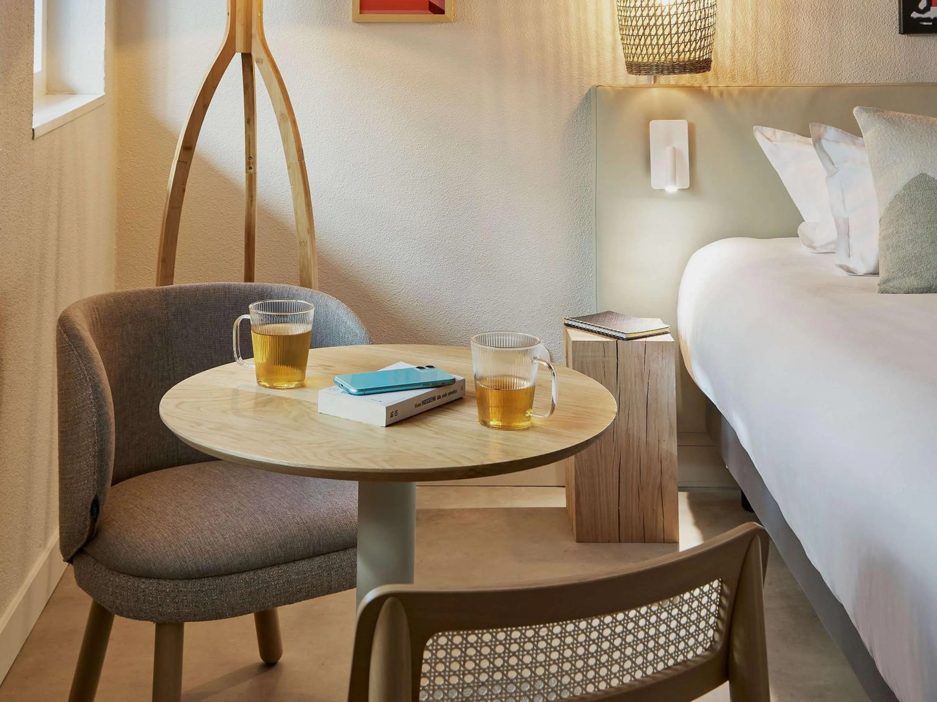 Bedroom, Bed in Hotel Continental Saint Raphael