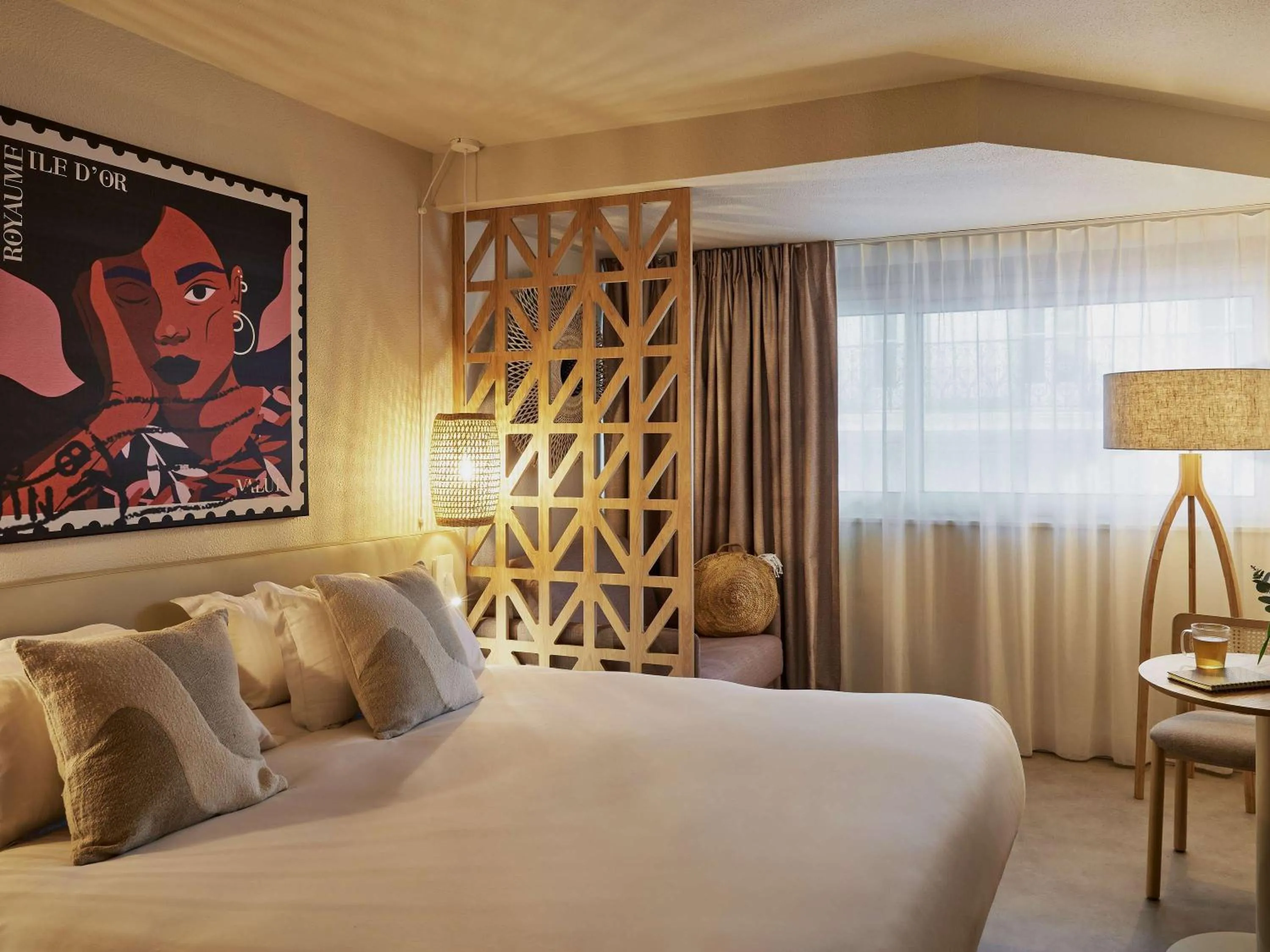 Bedroom, Bed in Hotel Continental Saint Raphael