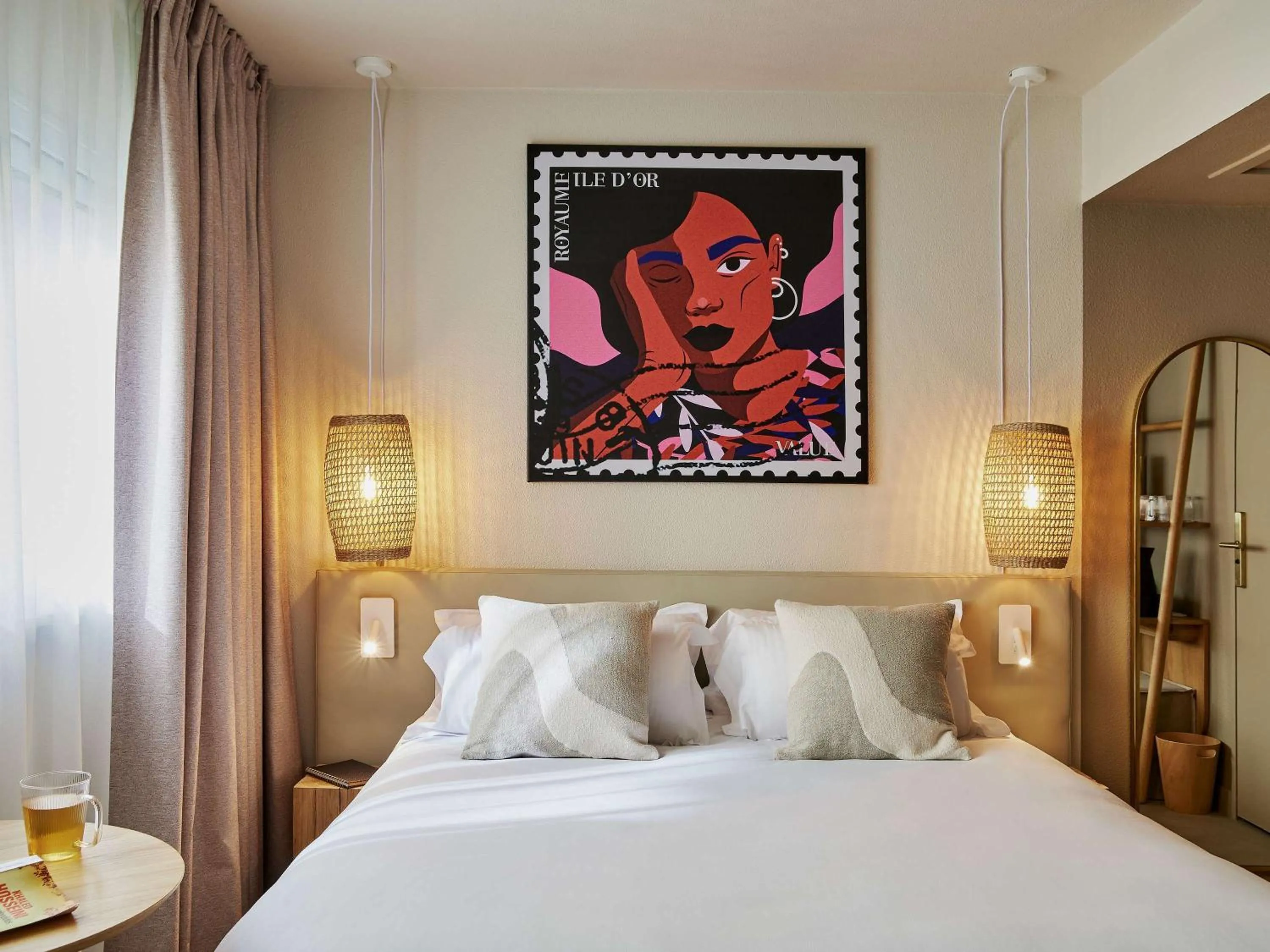 Bedroom, Bed in Hotel Continental Saint Raphael