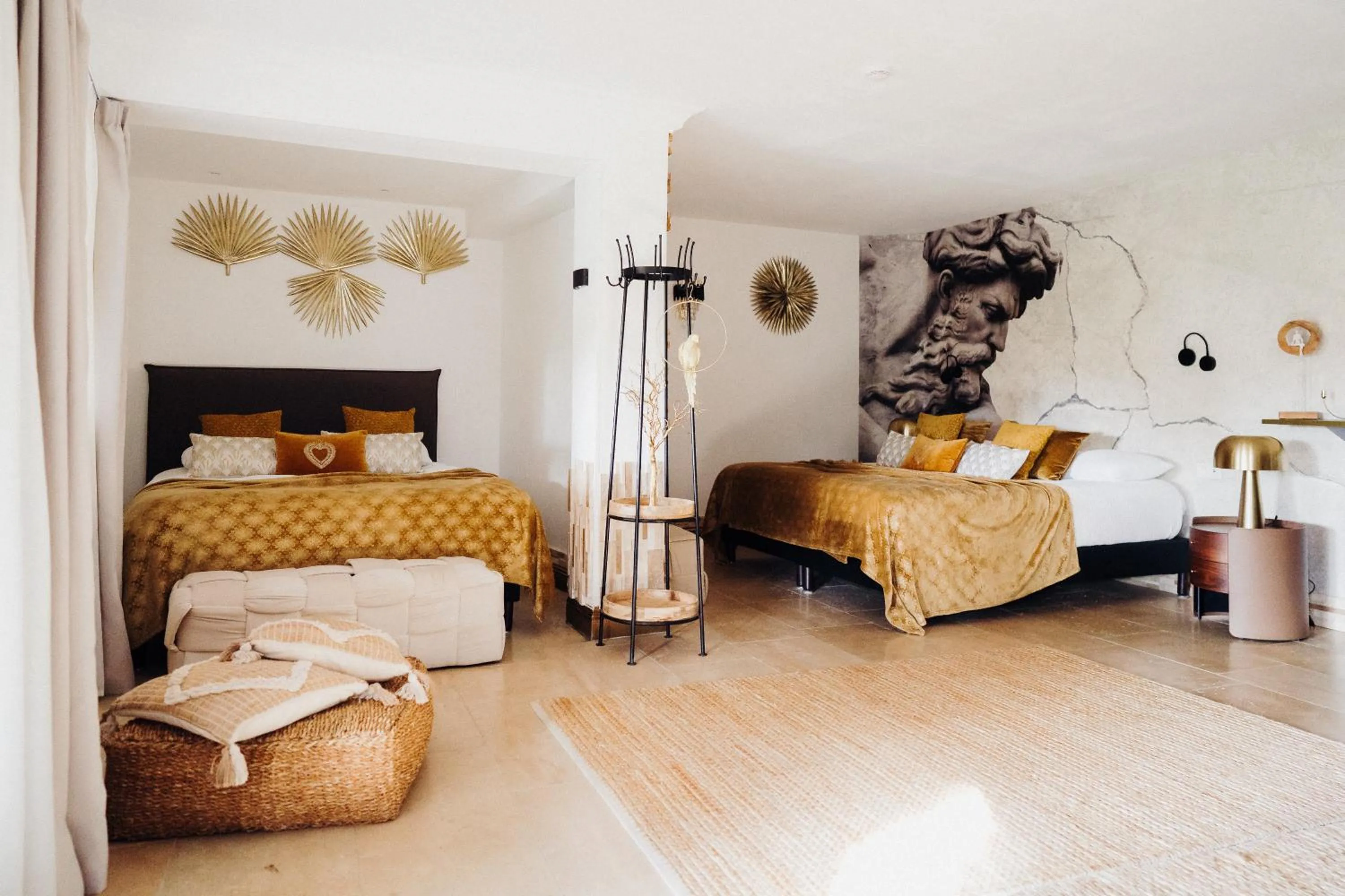 Bed in Le Confidentiel Hôtel & SPA