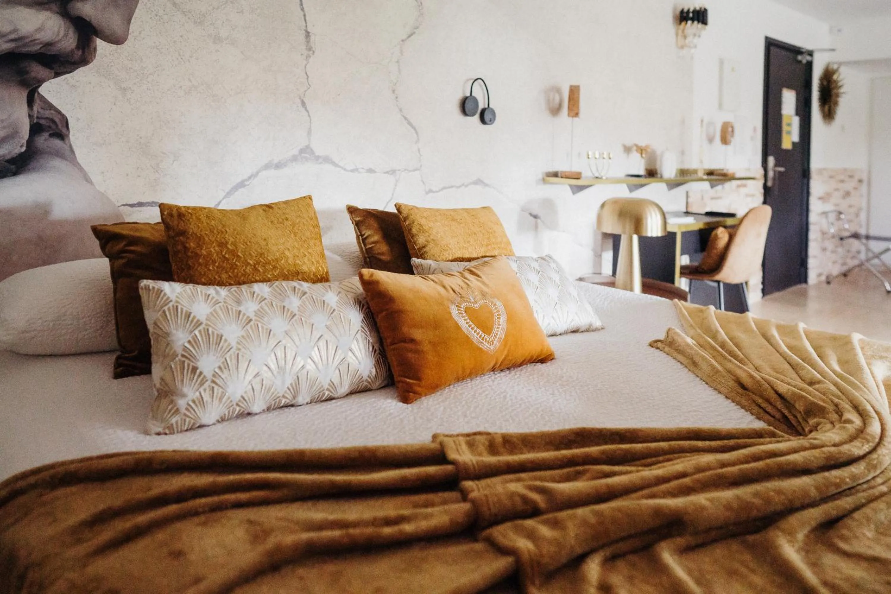 Decorative detail in Le Confidentiel Hôtel & SPA