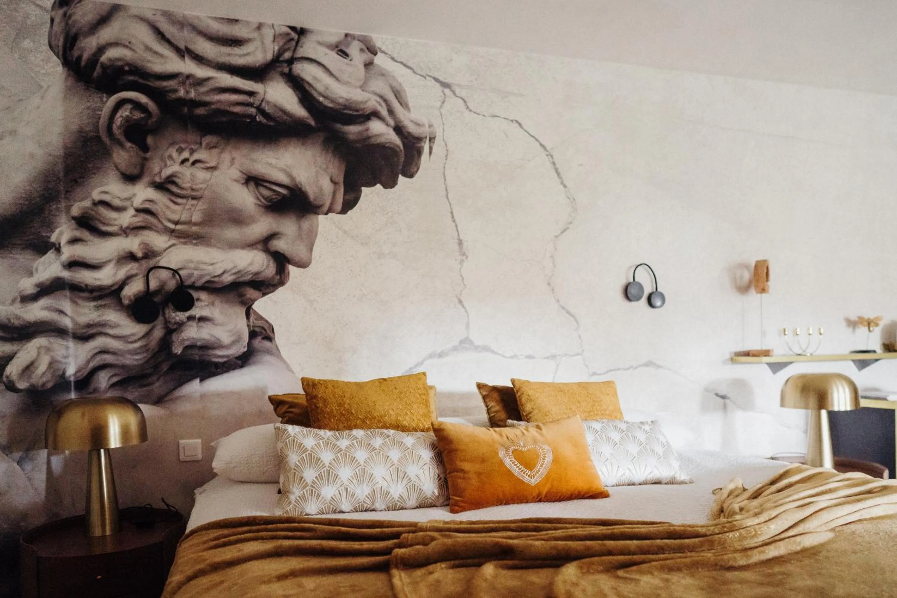 Bed in Le Confidentiel Hôtel & SPA