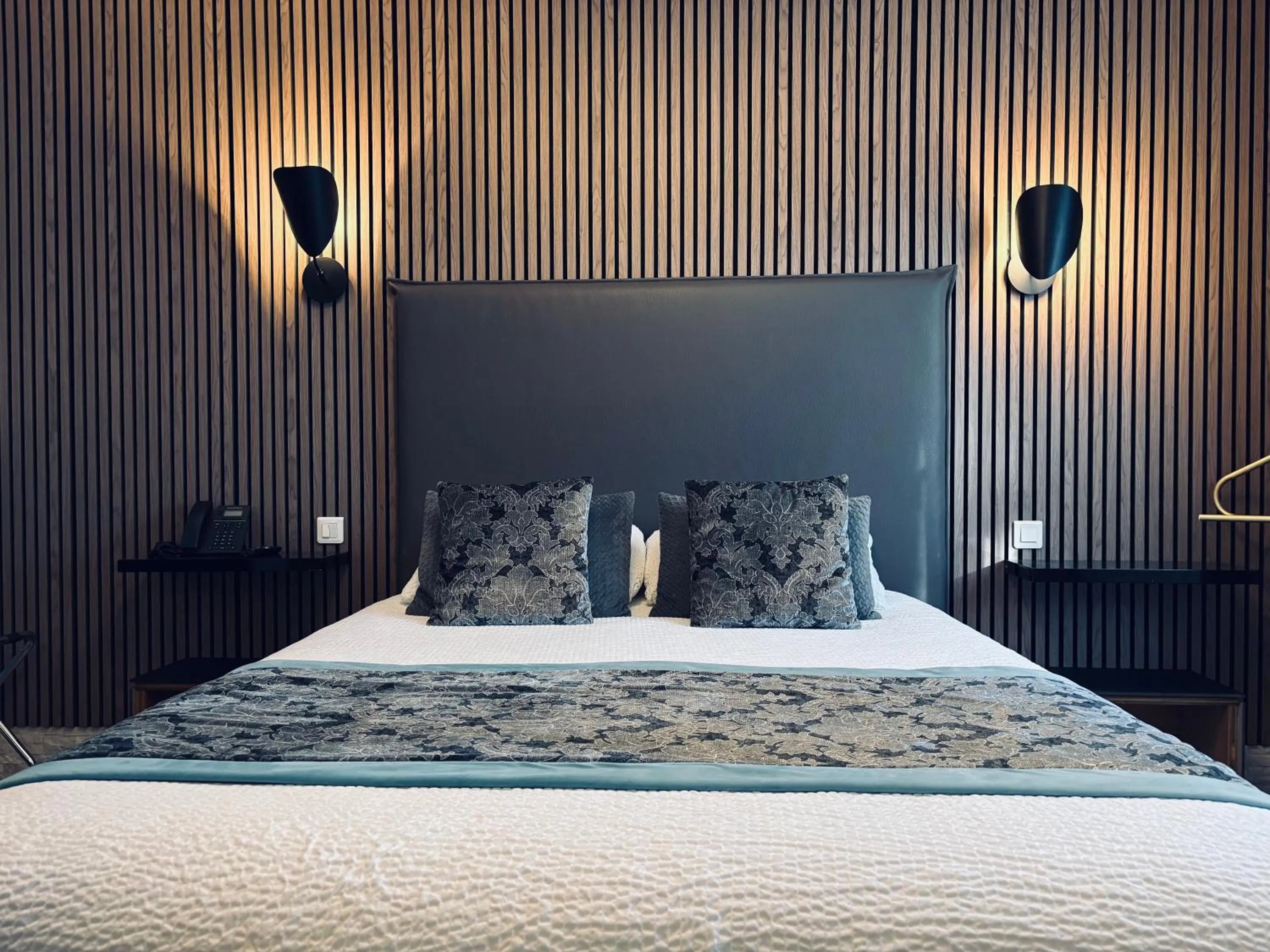 Bed in Le Confidentiel Hôtel & SPA