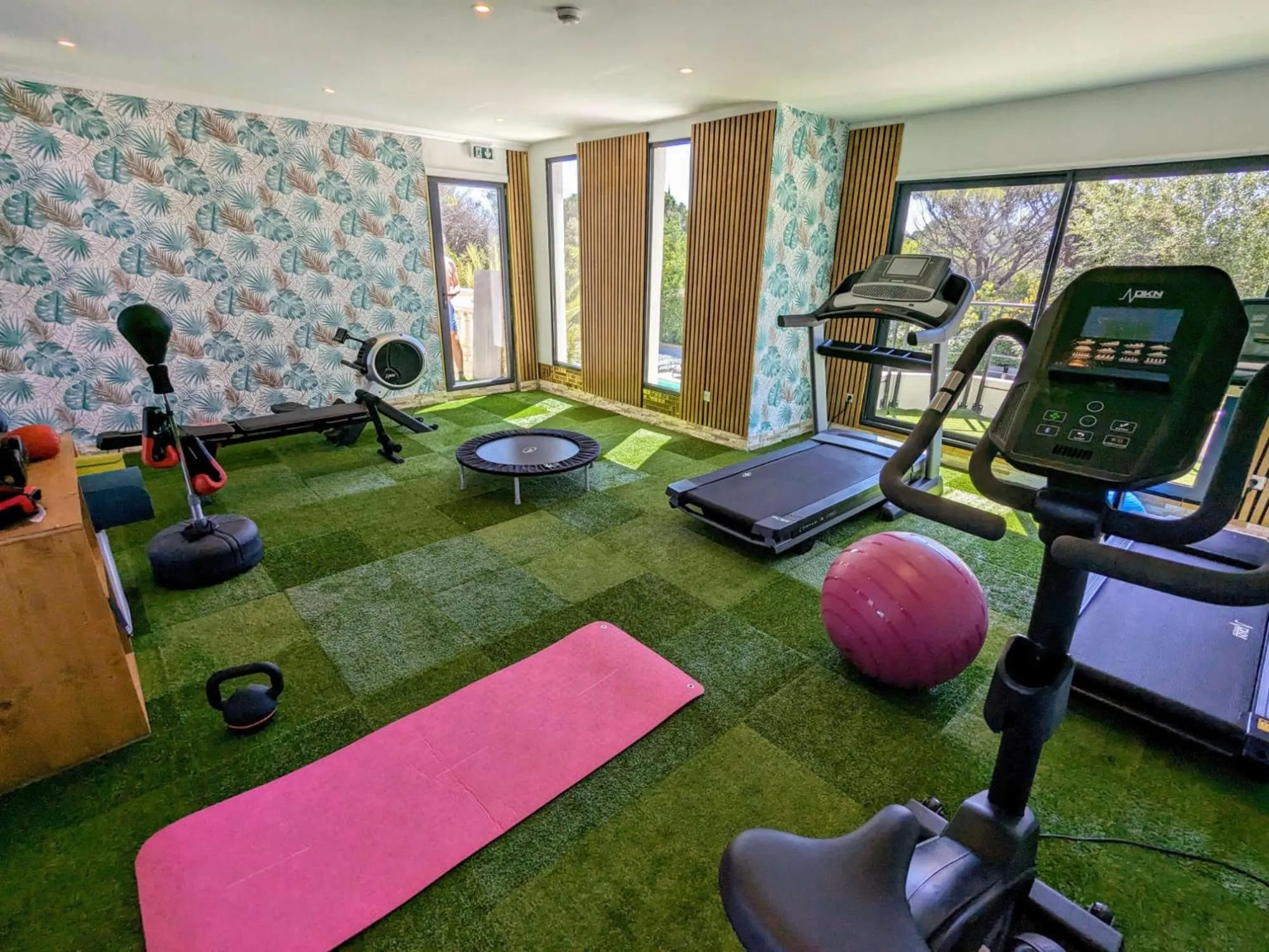 Fitness centre/facilities in Le Confidentiel Hôtel & SPA