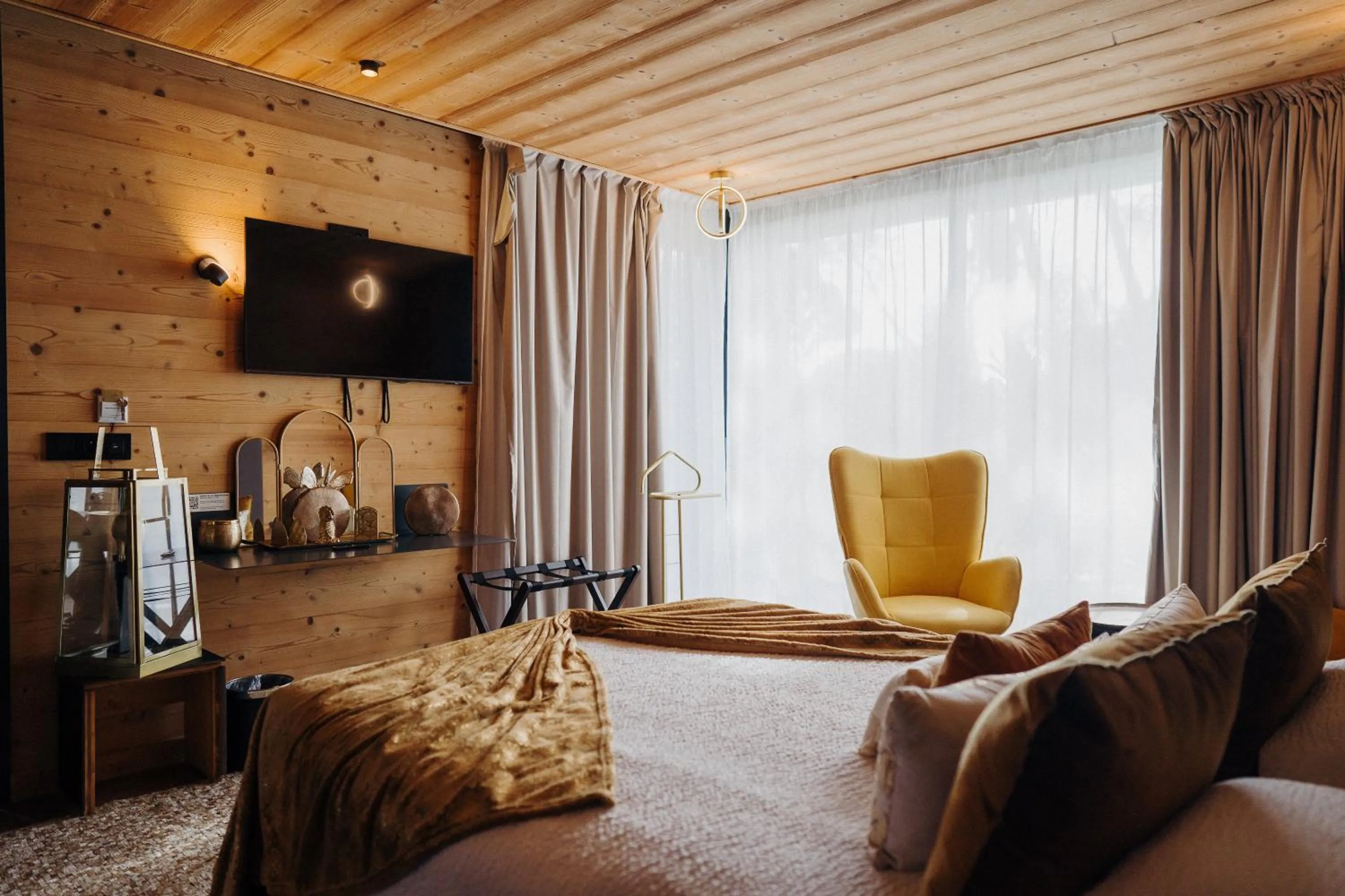 TV and multimedia in Le Confidentiel Hôtel & SPA