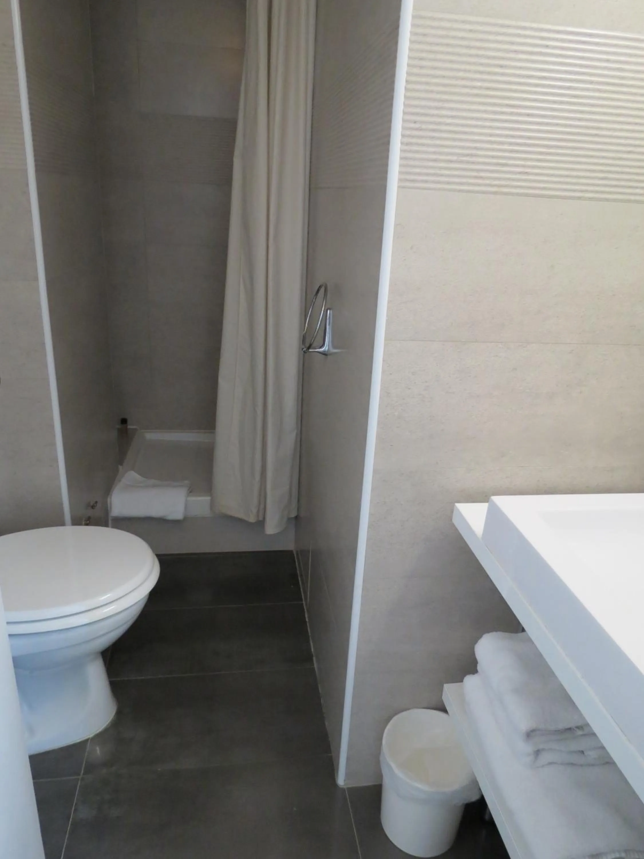 Shower in Hôtel Ligure