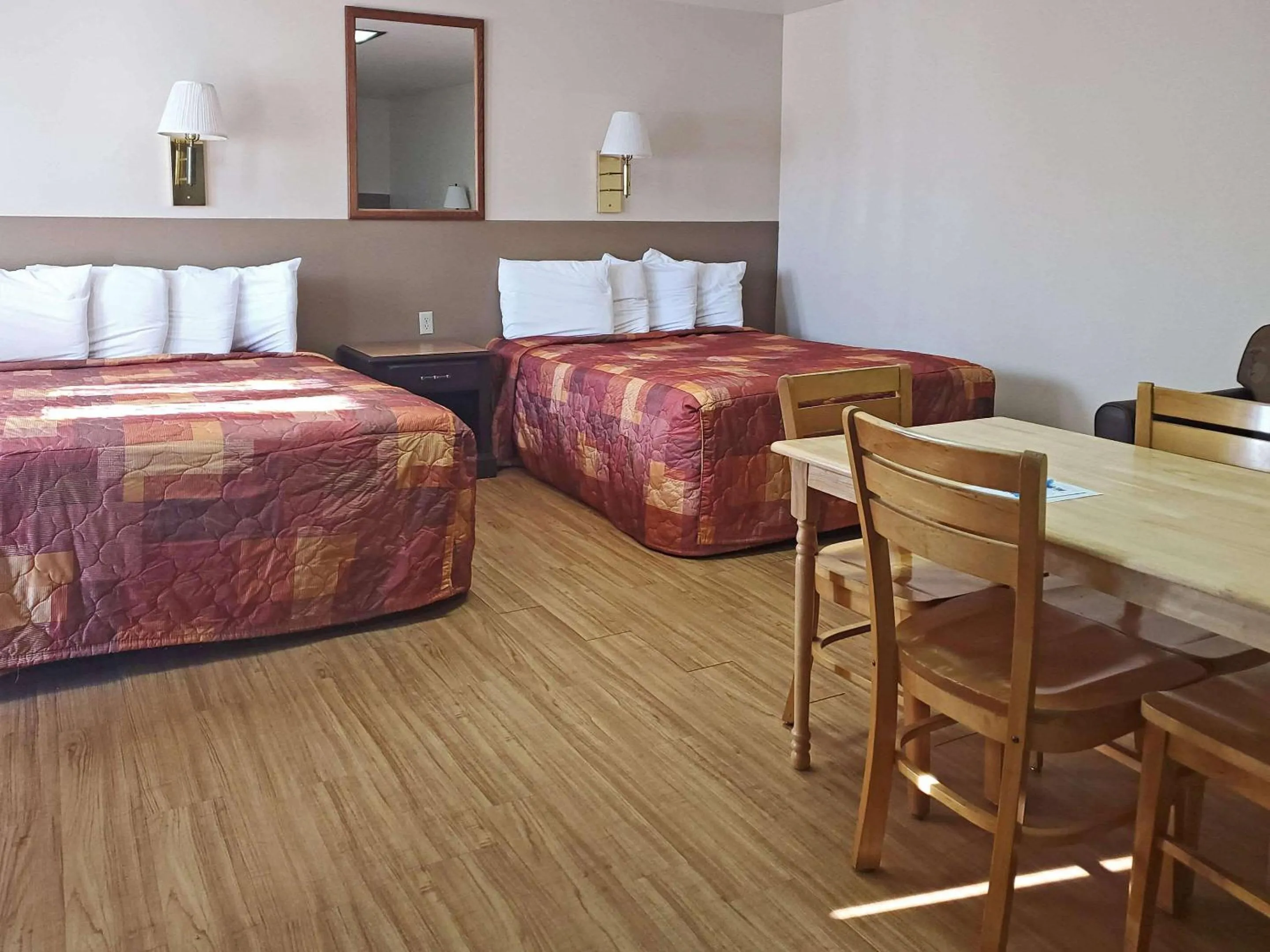 Bedroom, Bed in Rodeway Inn Buffalo